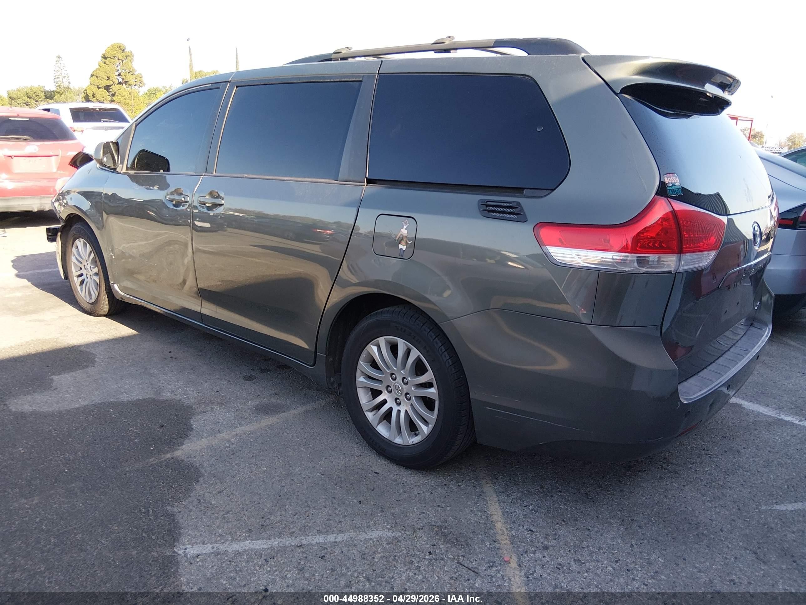 2011 Toyota Sienna Xle V6 Gray vin: 5TDYK3DCXBS062198