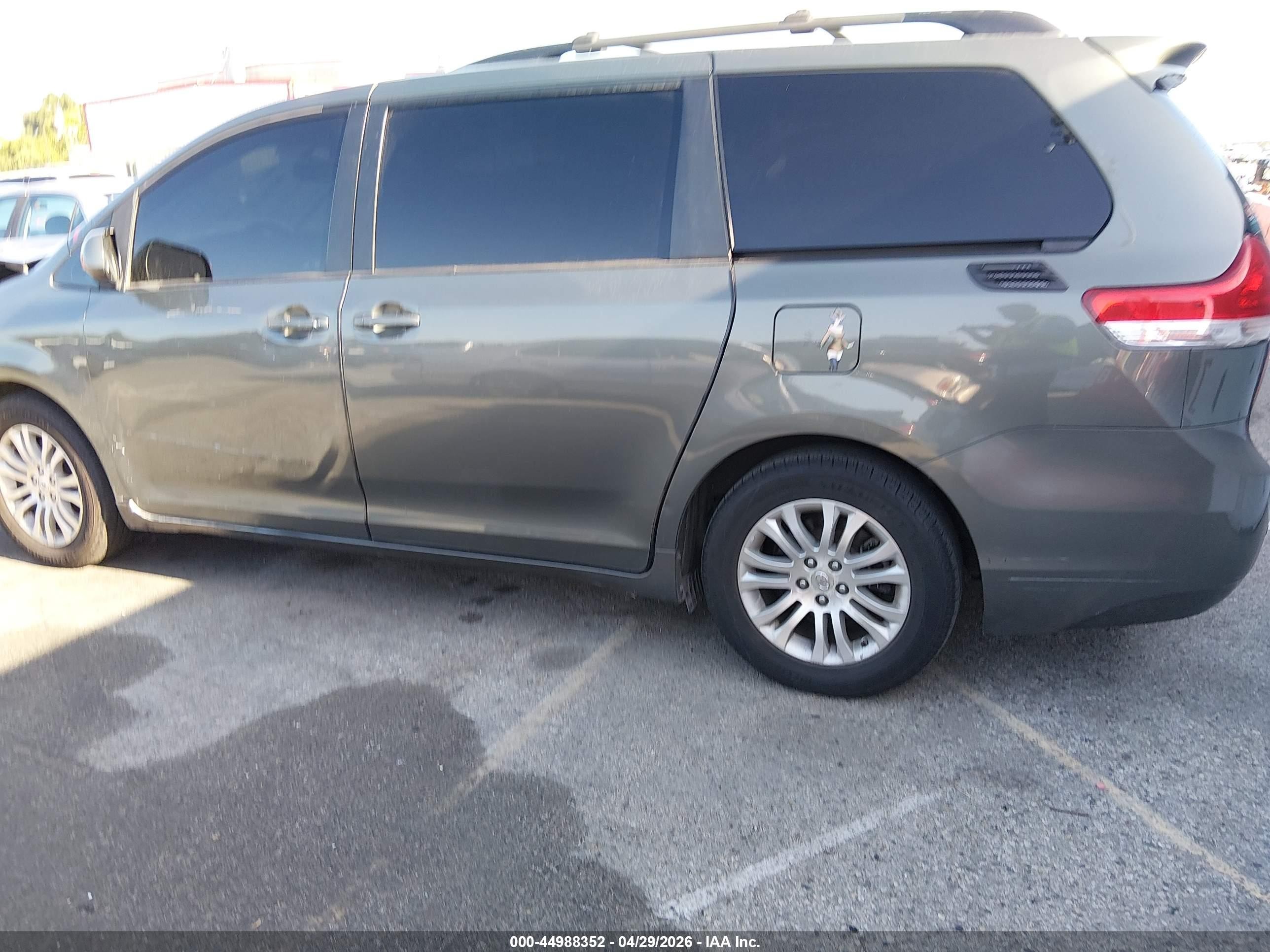 2011 Toyota Sienna Xle V6 Gray vin: 5TDYK3DCXBS062198