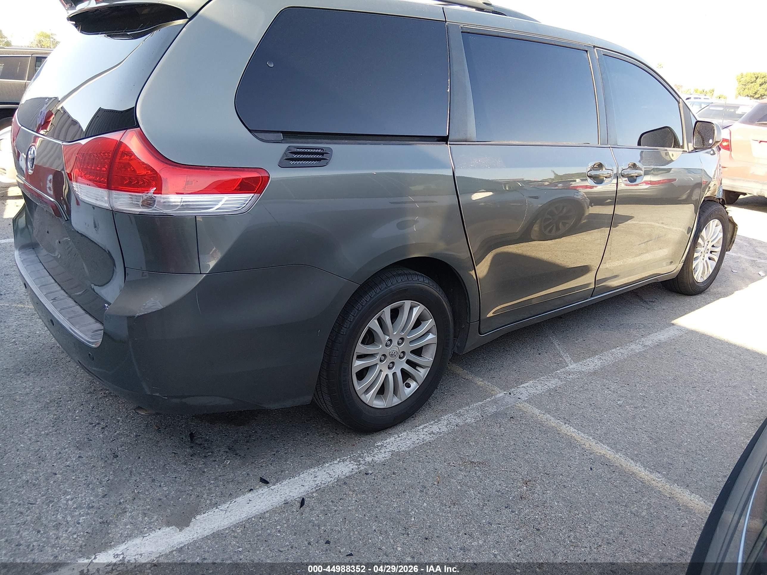 2011 Toyota Sienna Xle V6 Gray vin: 5TDYK3DCXBS062198
