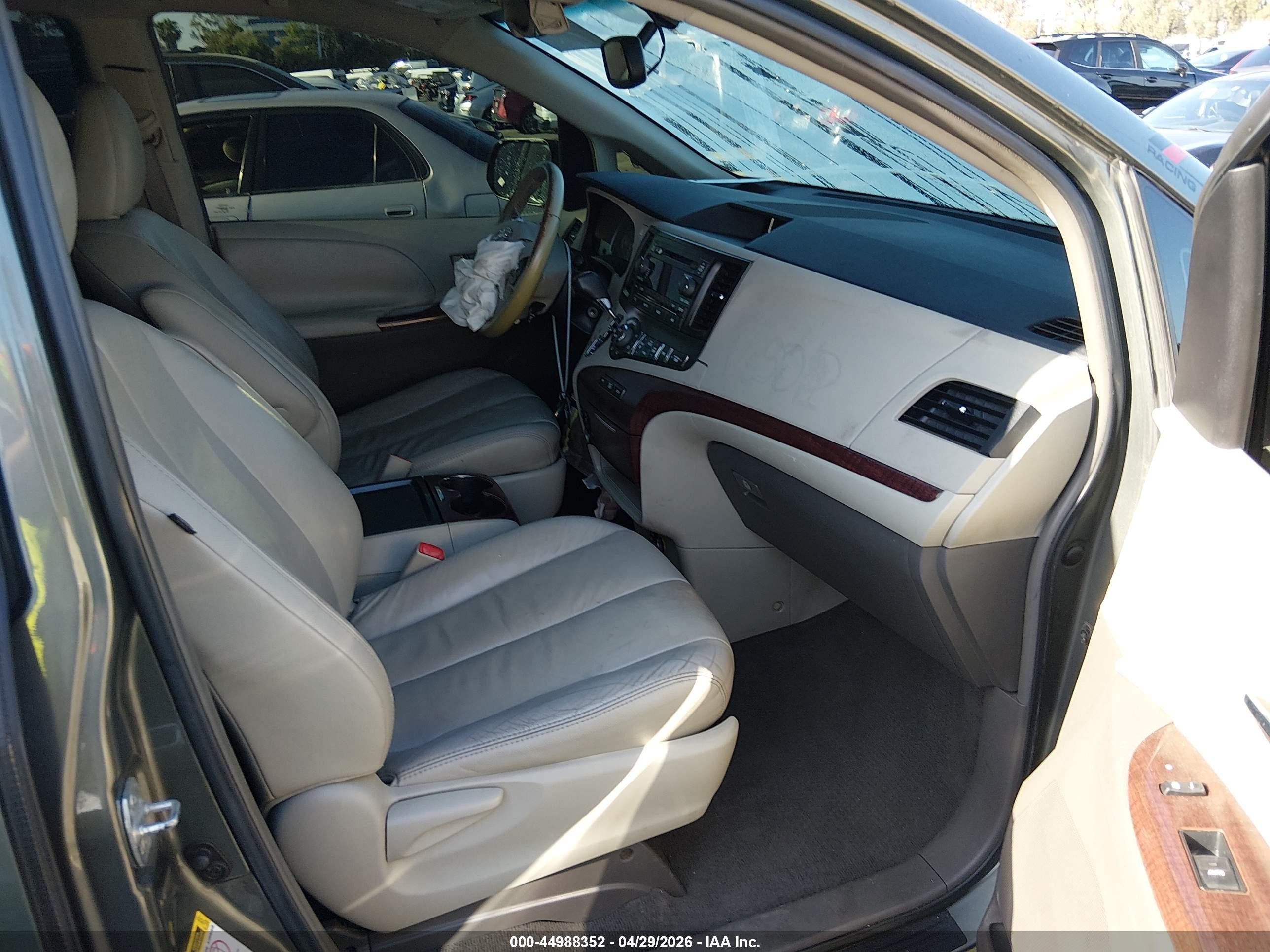 2011 Toyota Sienna Xle V6 Gray vin: 5TDYK3DCXBS062198