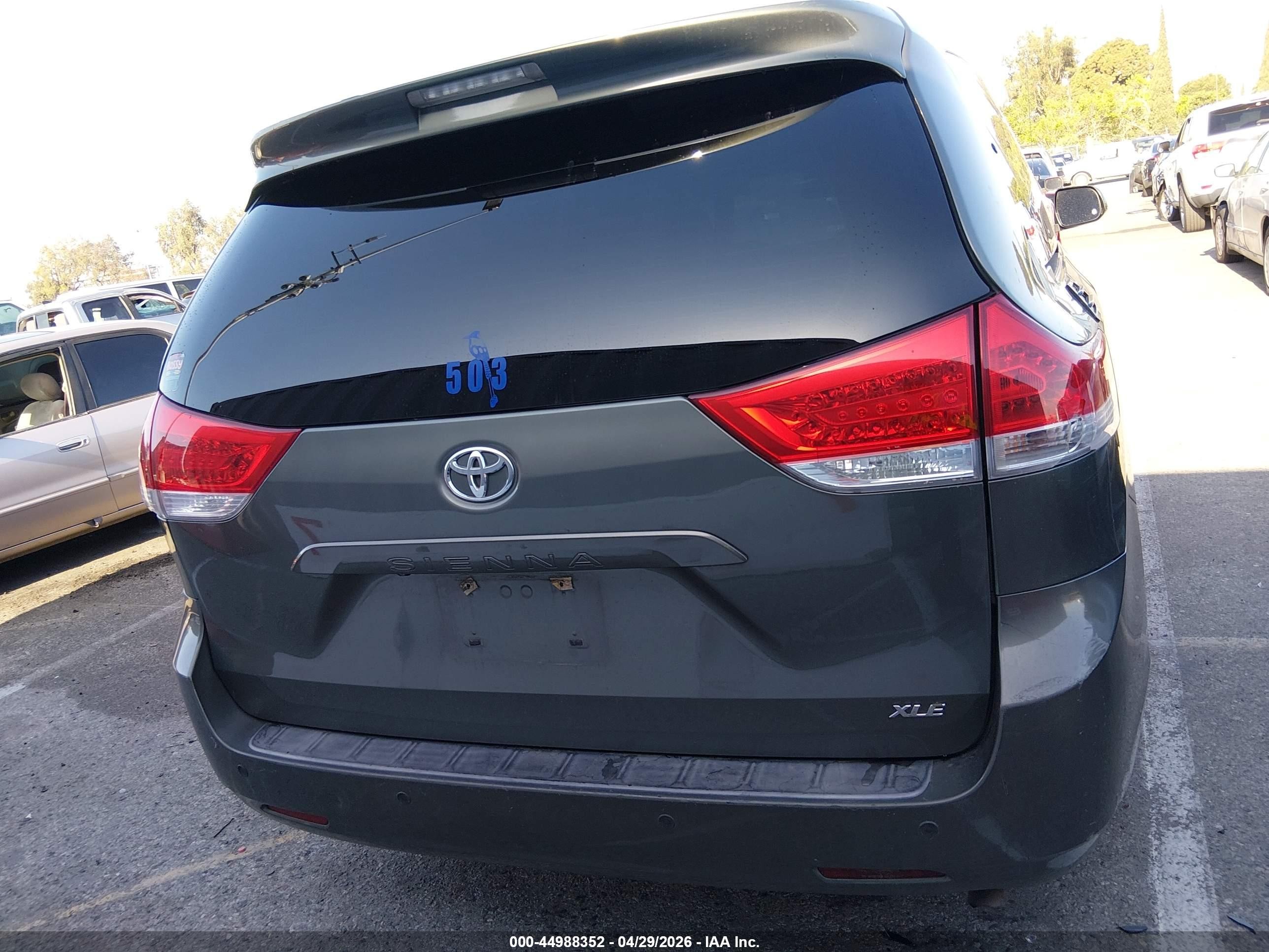 2011 Toyota Sienna Xle V6 Gray vin: 5TDYK3DCXBS062198