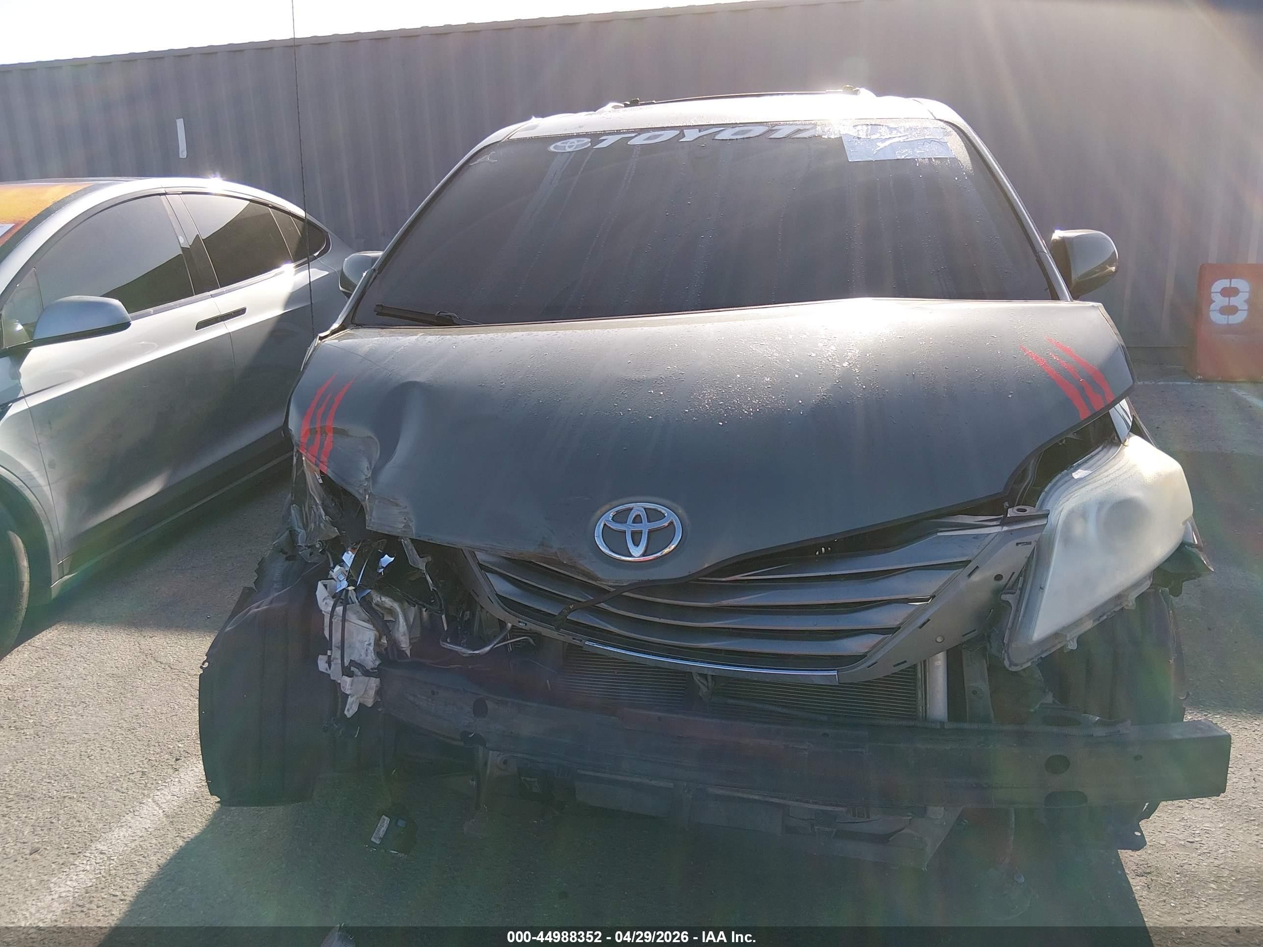 2011 Toyota Sienna Xle V6 Gray vin: 5TDYK3DCXBS062198