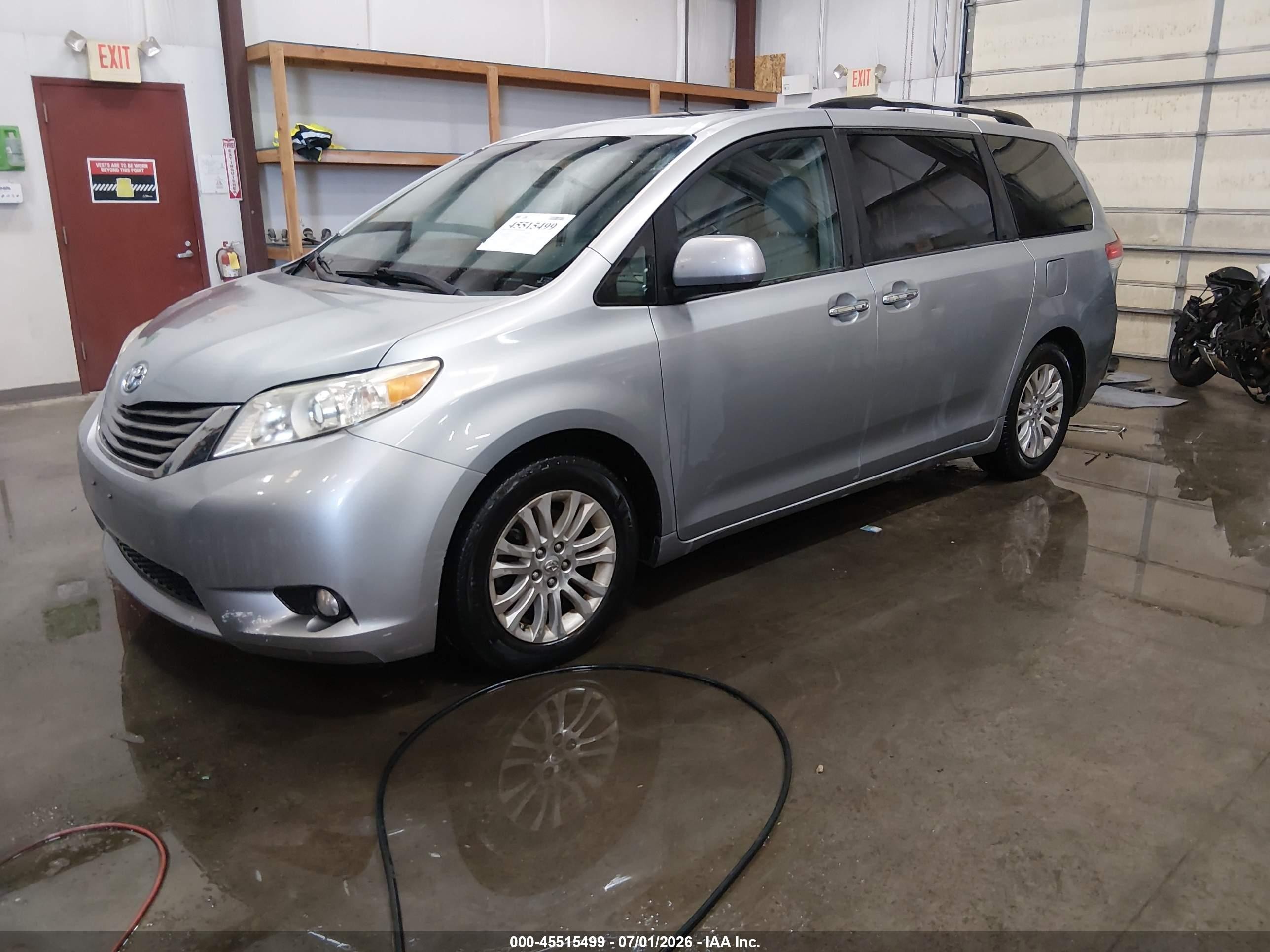 2011 Toyota Sienna Xle V6 Gray vin: 5TDYK3DCXBS062914