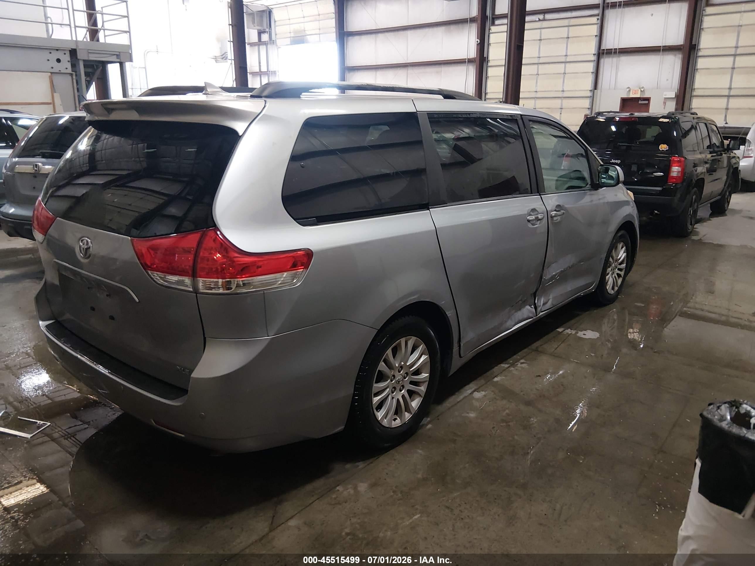 2011 Toyota Sienna Xle V6 Gray vin: 5TDYK3DCXBS062914