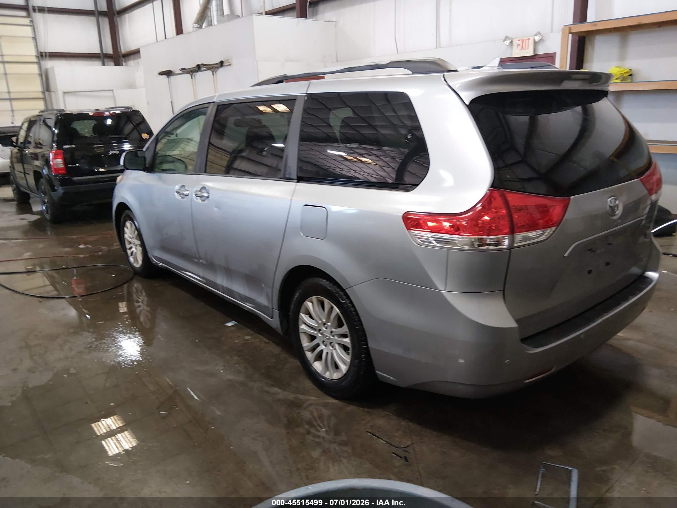 2011 Toyota Sienna Xle V6 Gray vin: 5TDYK3DCXBS062914
