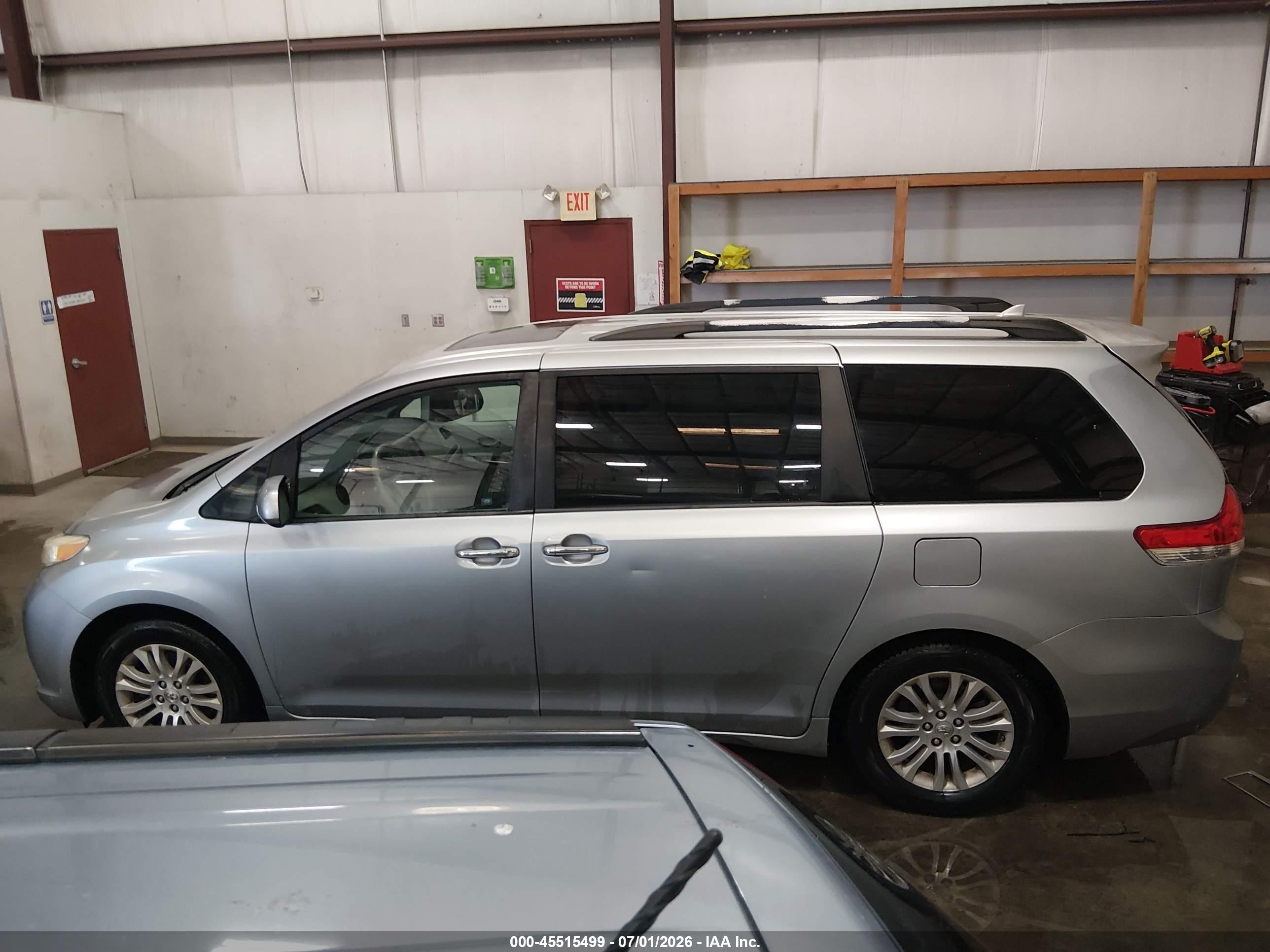 2011 Toyota Sienna Xle V6 Gray vin: 5TDYK3DCXBS062914