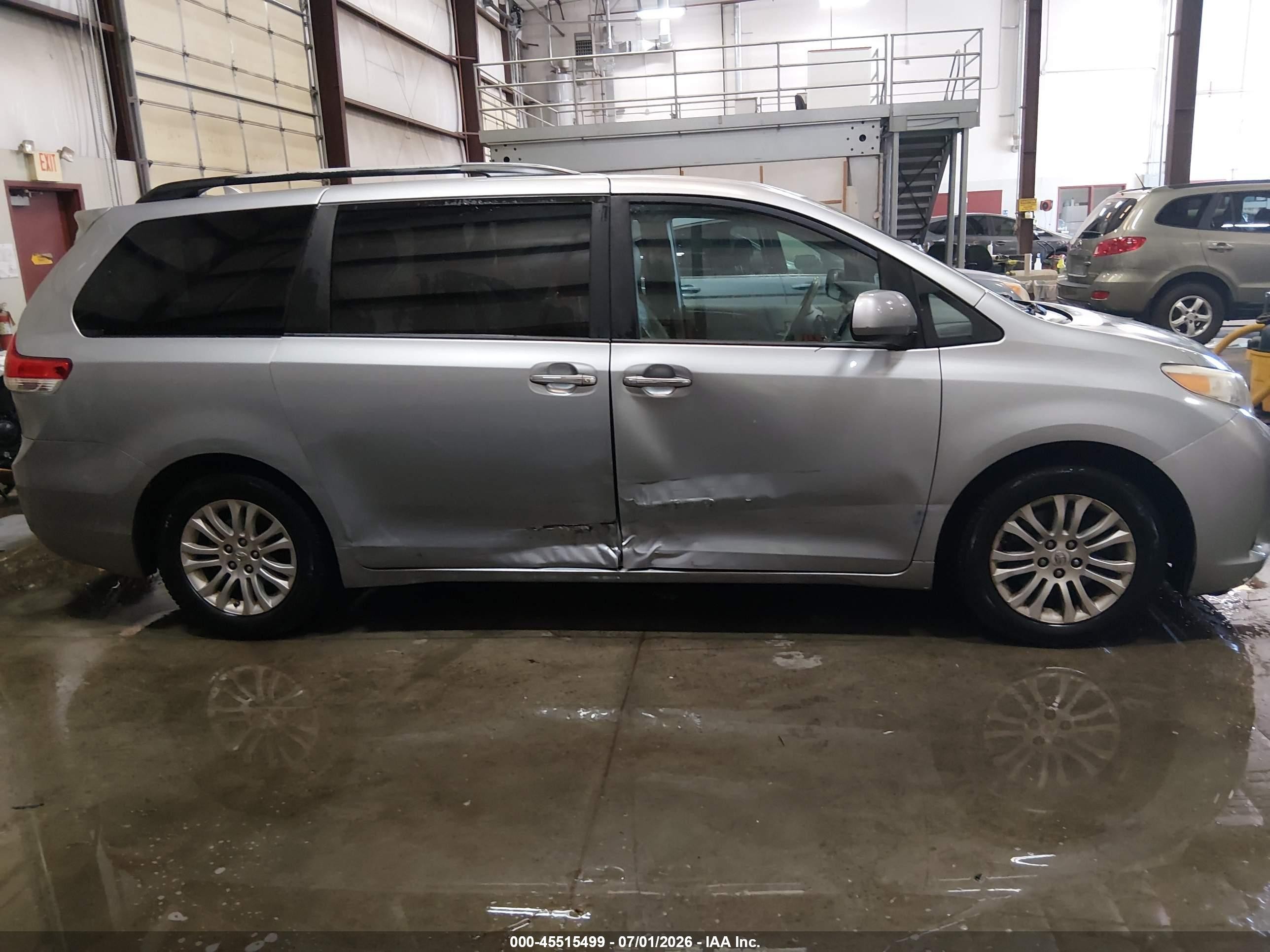 2011 Toyota Sienna Xle V6 Gray vin: 5TDYK3DCXBS062914