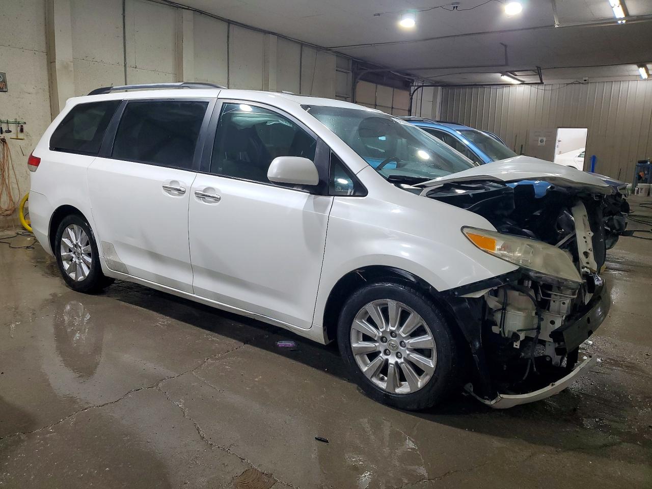 2011 Toyota Sienna Limited 7-passenger Белый vin: 5TDYK3DCXBS069829