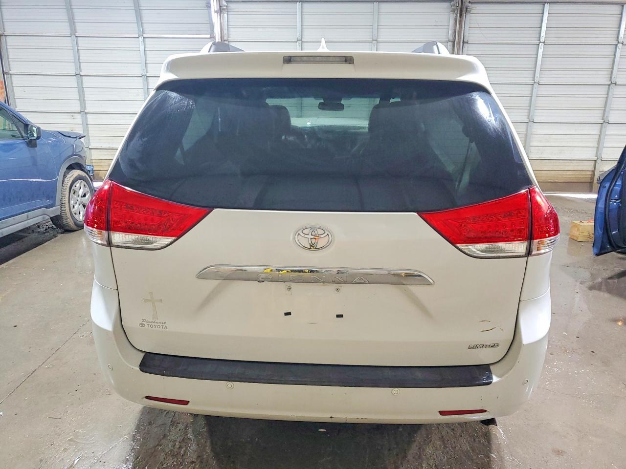 2011 Toyota Sienna Limited 7-passenger Белый vin: 5TDYK3DCXBS069829
