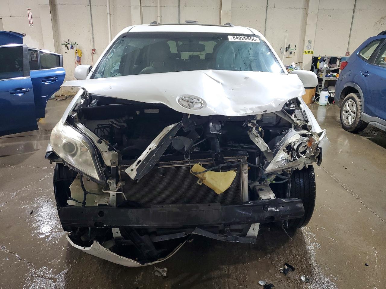 2011 Toyota Sienna Limited 7-passenger Белый vin: 5TDYK3DCXBS069829