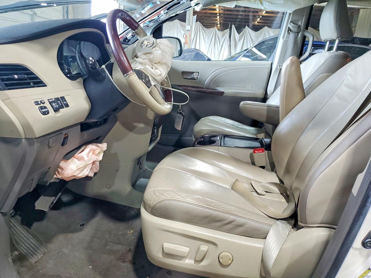 2011 Toyota Sienna Limited 7-passenger Белый vin: 5TDYK3DCXBS069829