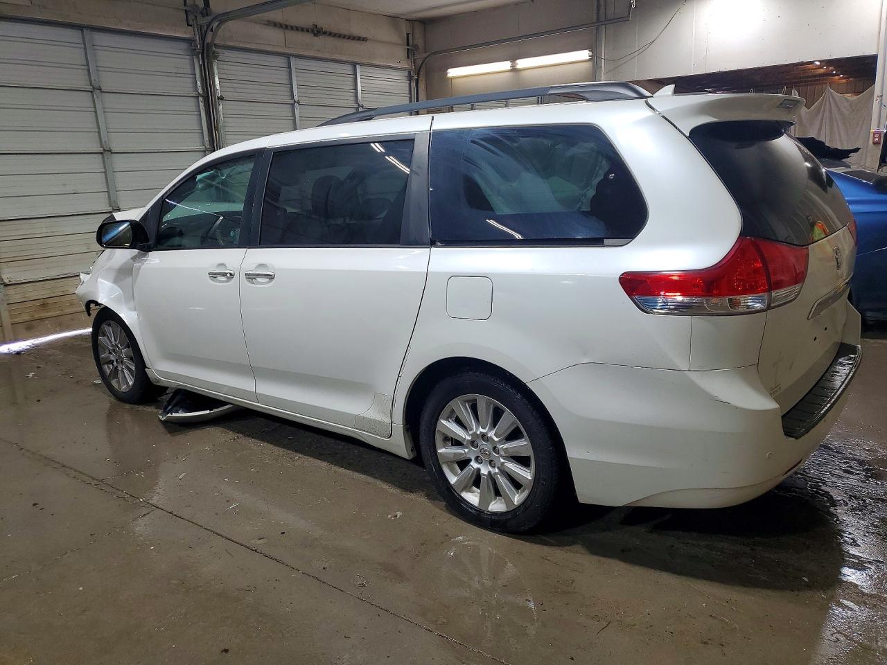 2011 Toyota Sienna Limited 7-passenger Белый vin: 5TDYK3DCXBS069829