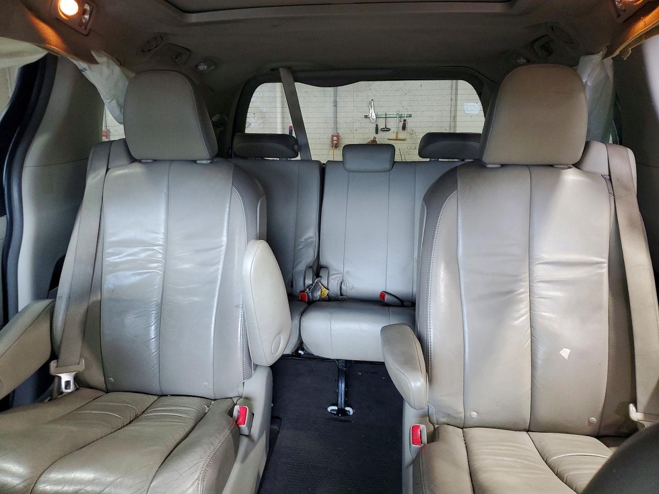 2011 Toyota Sienna Limited 7-passenger Белый vin: 5TDYK3DCXBS069829