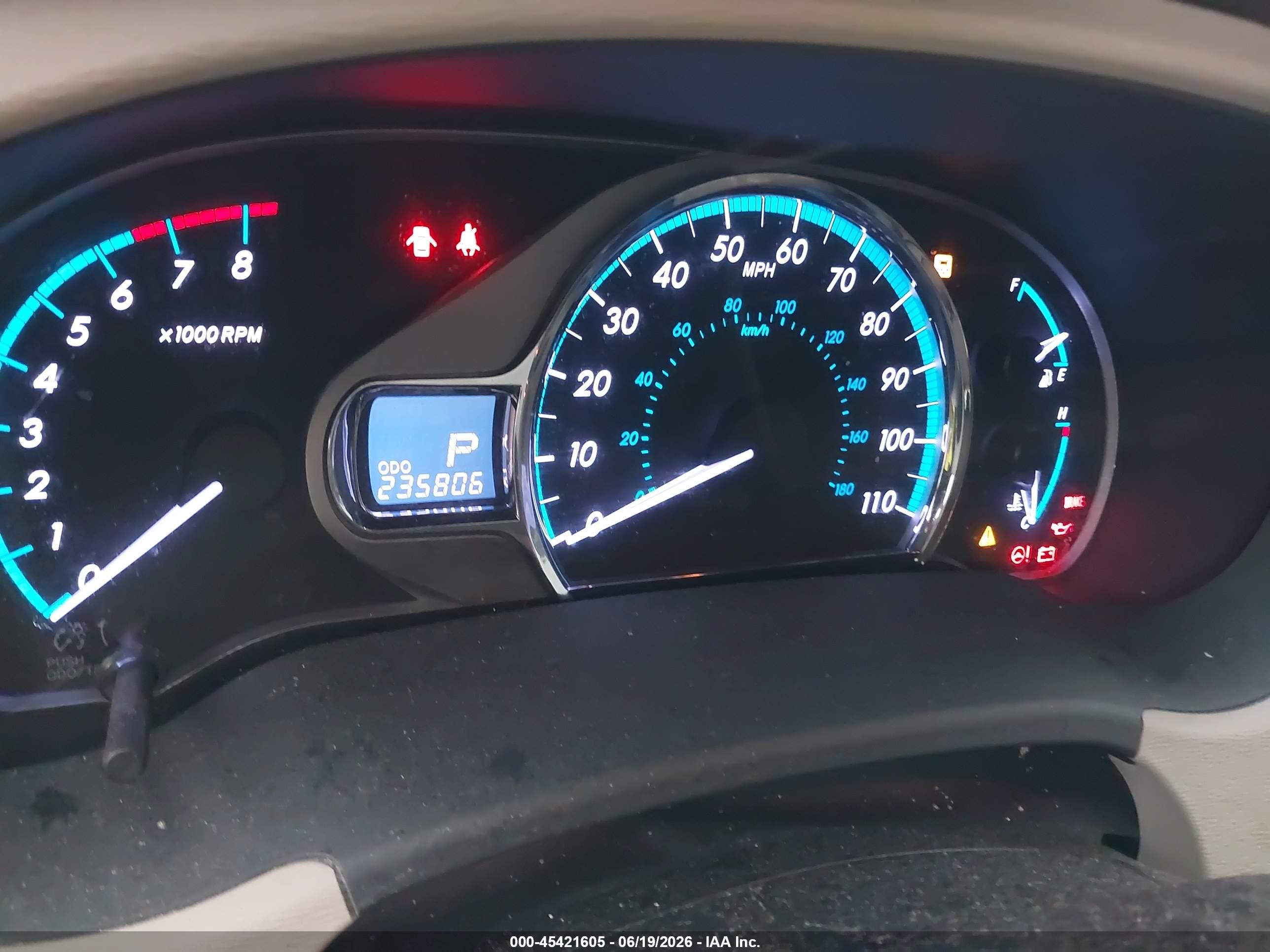 2011 Toyota Sienna Xle V6 Бежевый vin: 5TDYK3DCXBS102313