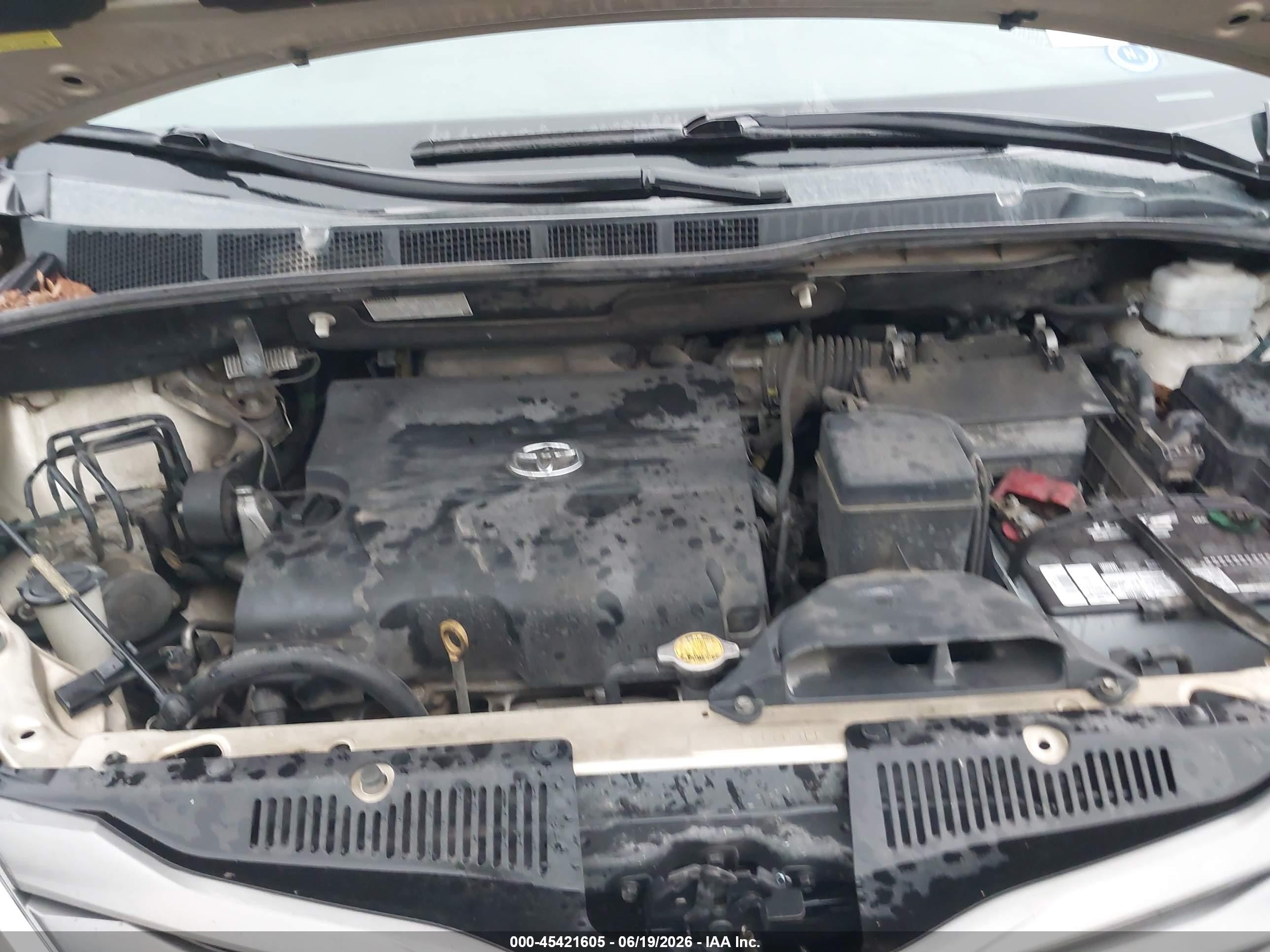 2011 Toyota Sienna Xle V6 Бежевый vin: 5TDYK3DCXBS102313