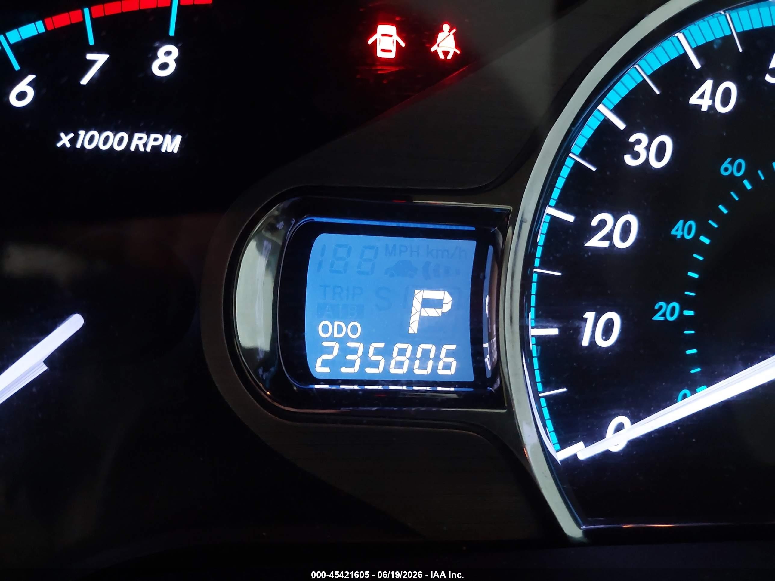 2011 Toyota Sienna Xle V6 Бежевый vin: 5TDYK3DCXBS102313