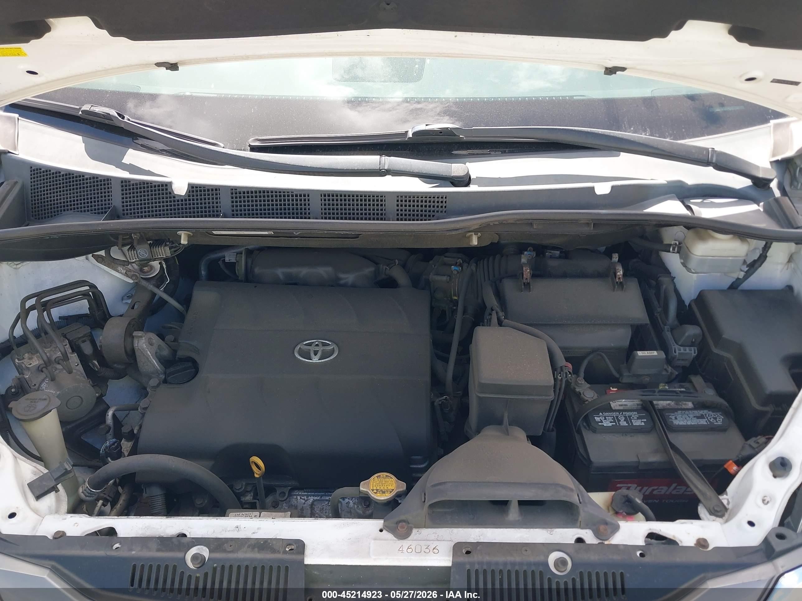 2011 Toyota Sienna   White vin: 5TDYK3DCXBS114168