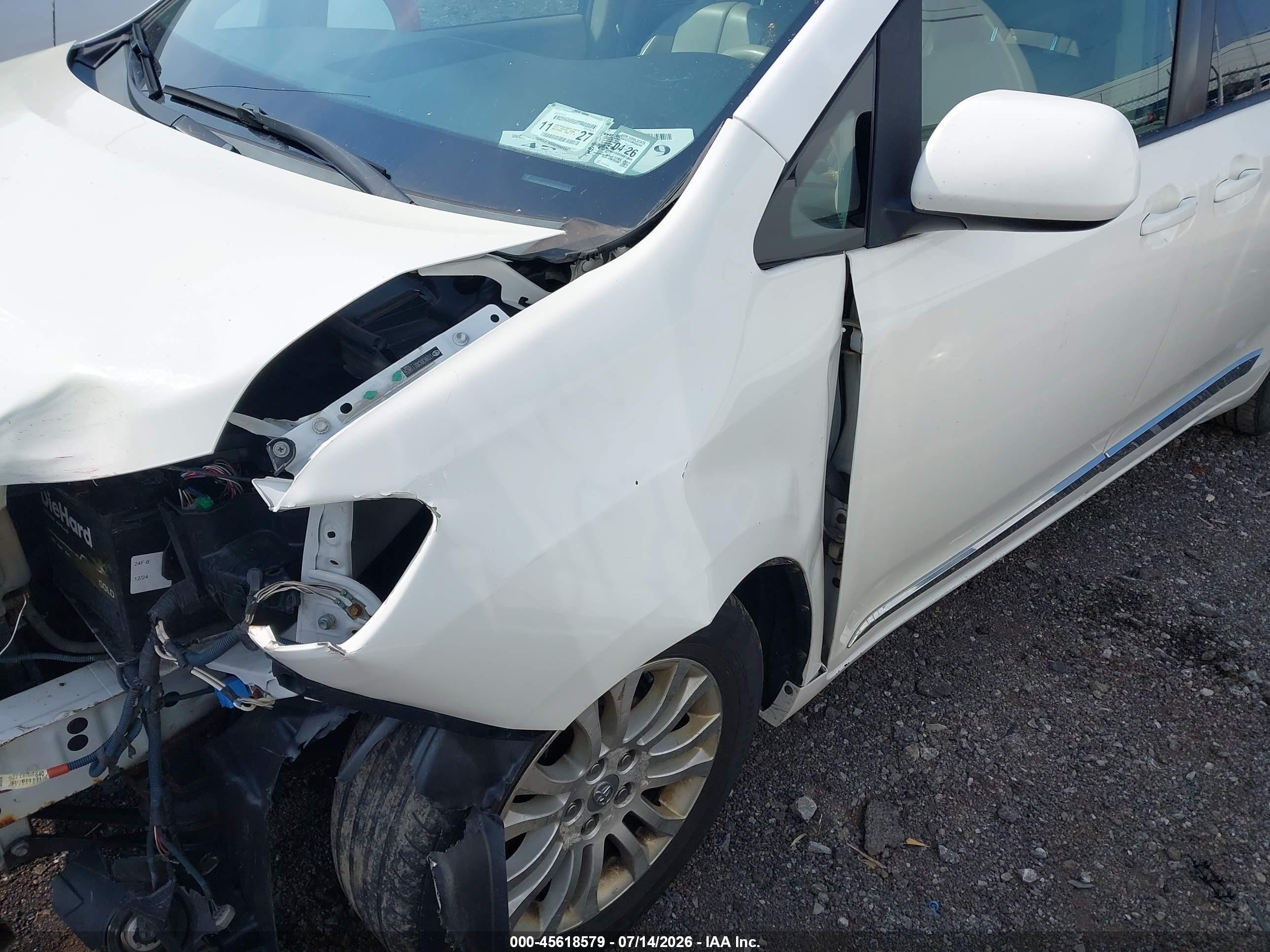 2011 Toyota Sienna Xle V6 White vin: 5TDYK3DCXBS118656