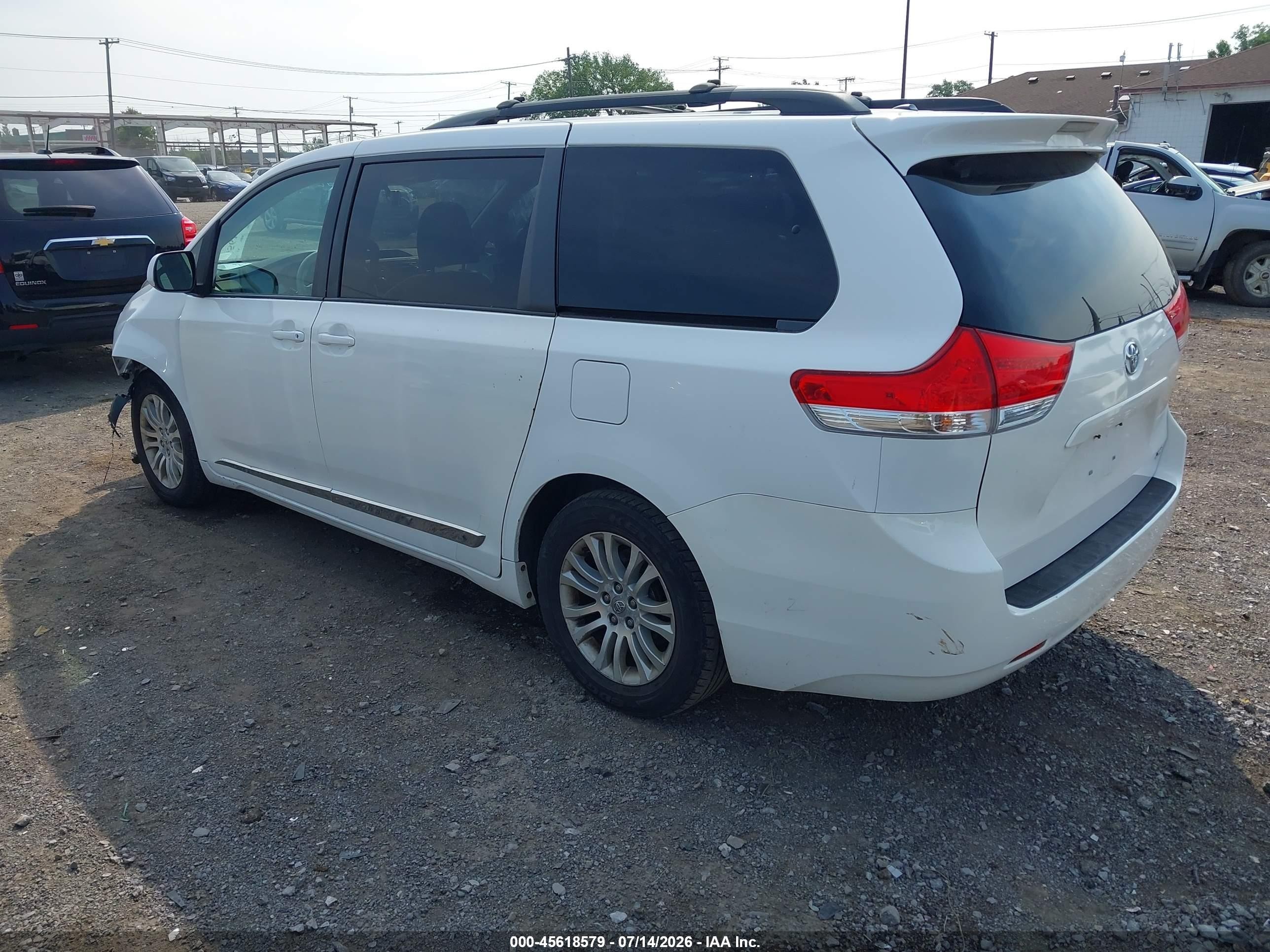 2011 Toyota Sienna Xle V6 White vin: 5TDYK3DCXBS118656
