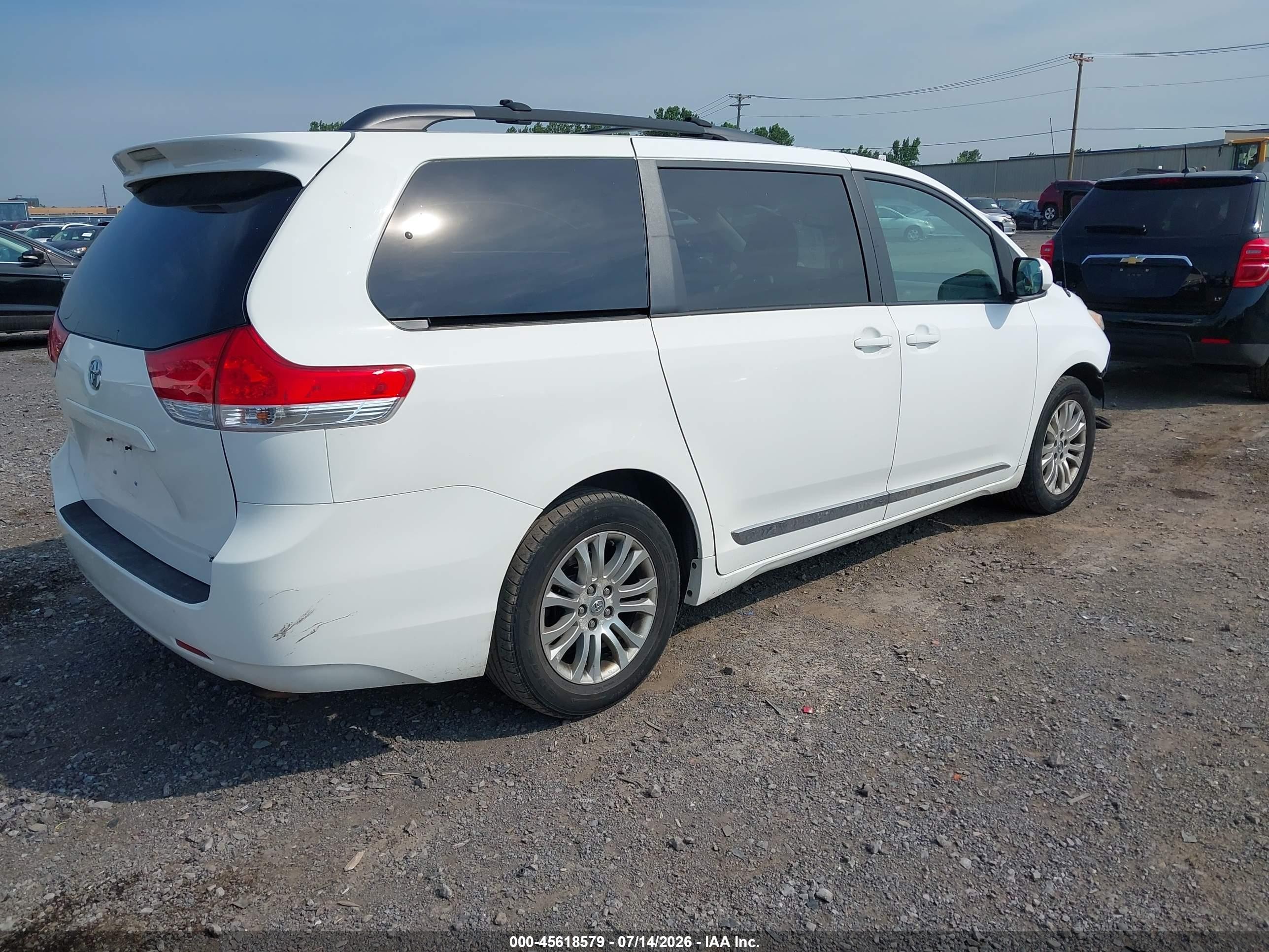 2011 Toyota Sienna Xle V6 White vin: 5TDYK3DCXBS118656