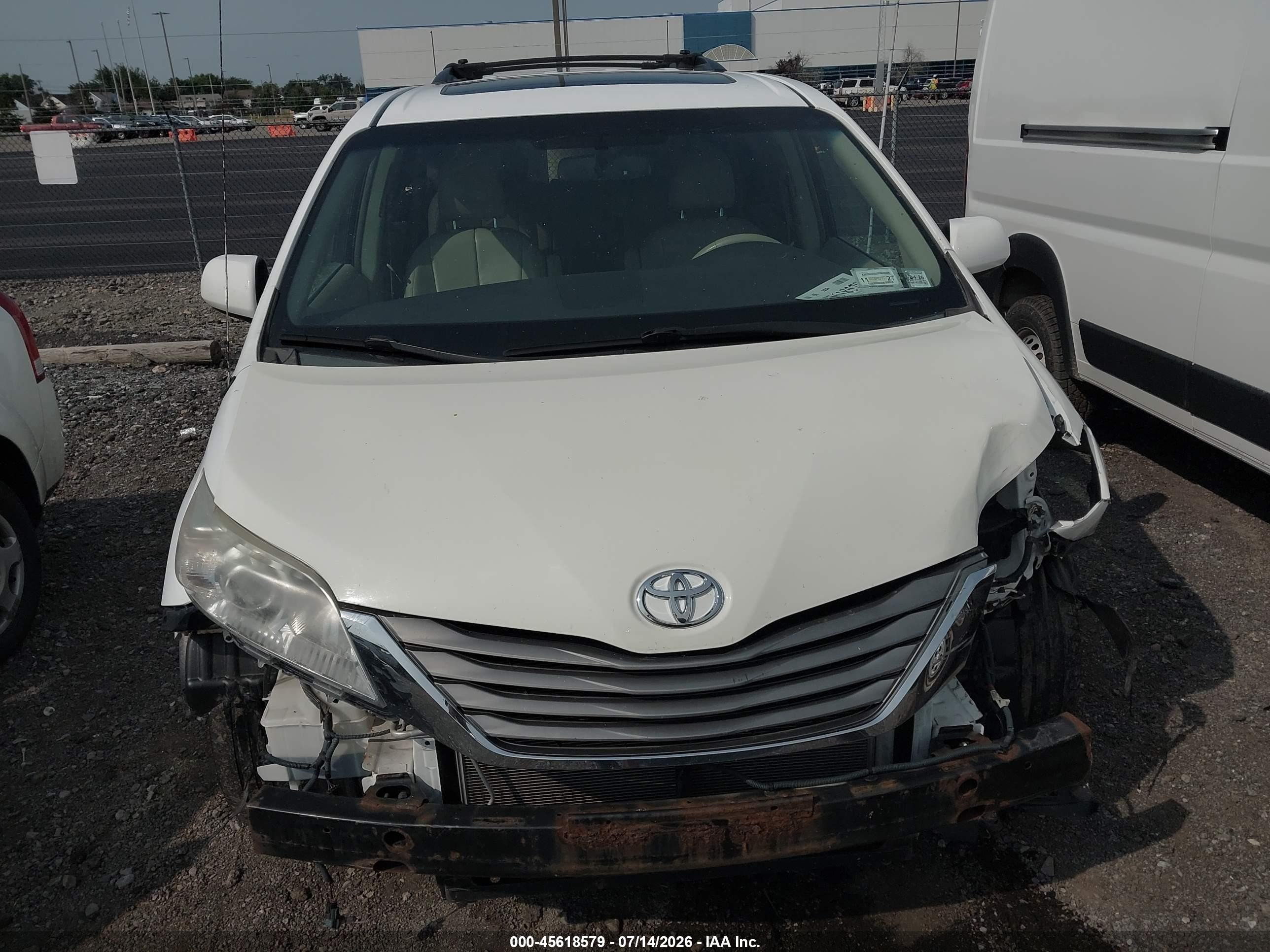 2011 Toyota Sienna Xle V6 White vin: 5TDYK3DCXBS118656
