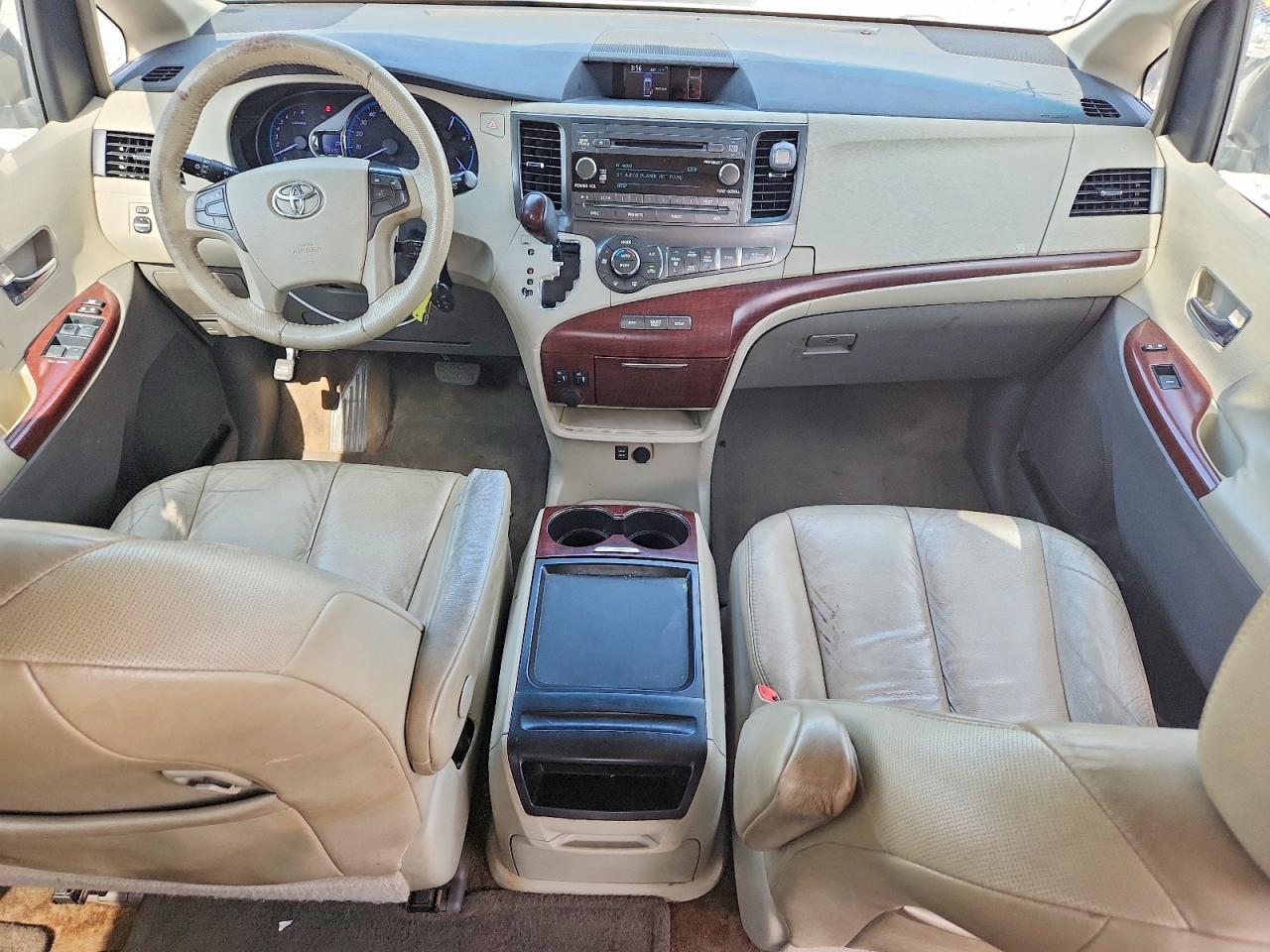 2011 Toyota Sienna Xle 8-passenger White vin: 5TDYK3DCXBS121623