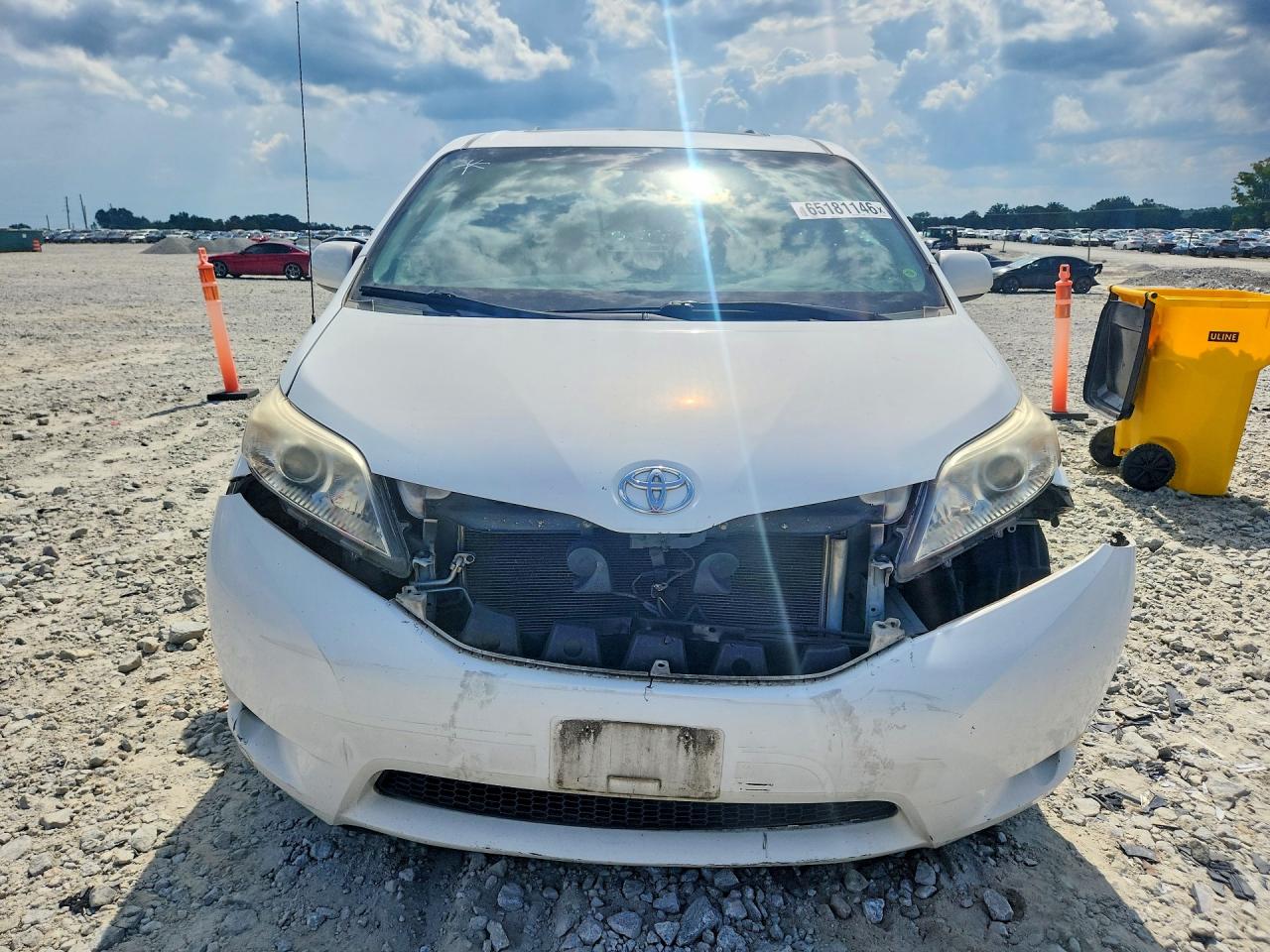 2011 Toyota Sienna Xle 8-passenger White vin: 5TDYK3DCXBS121623