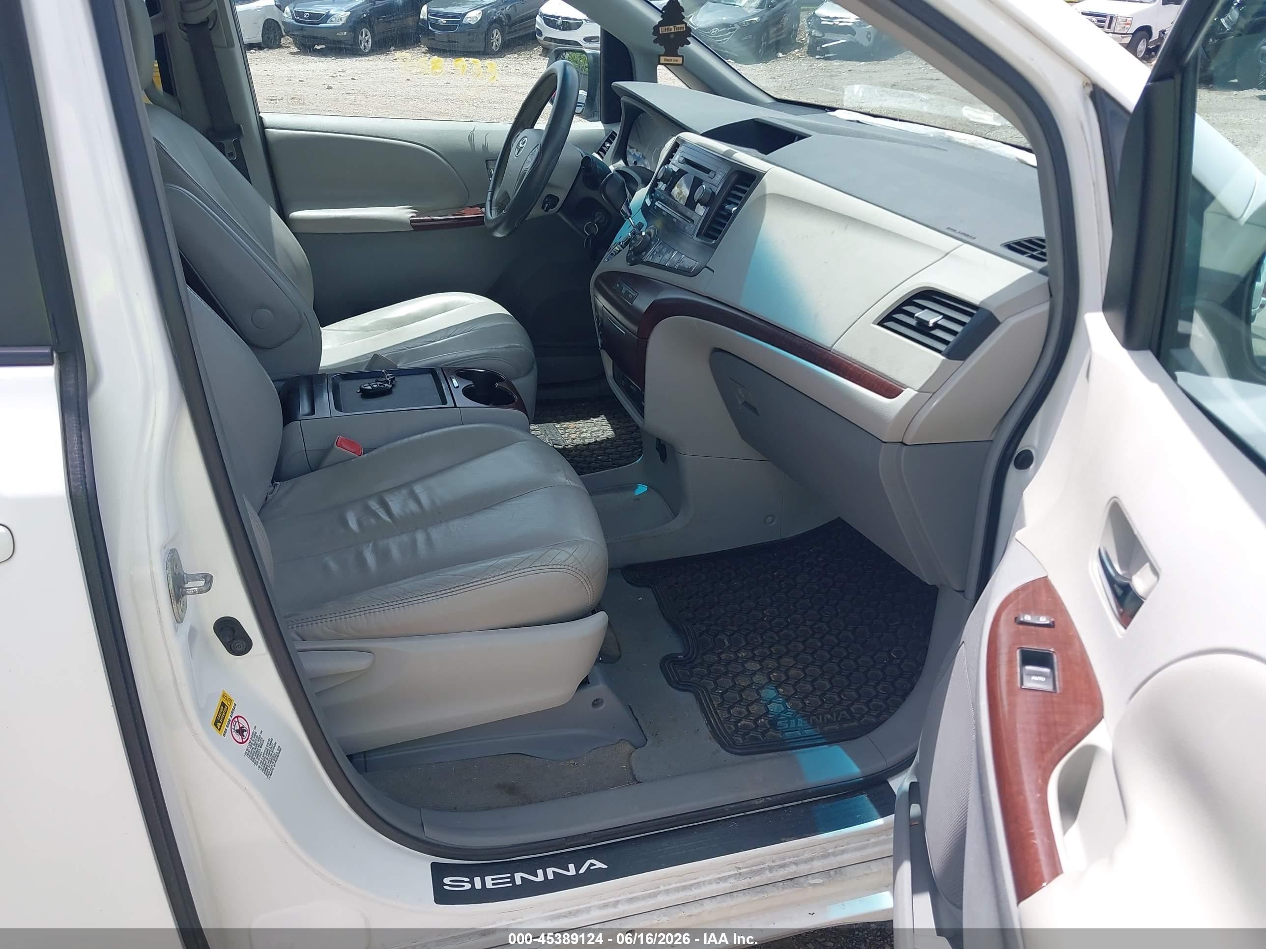 2011 Toyota Sienna Xle V6 Белый vin: 5TDYK3DCXBS127969