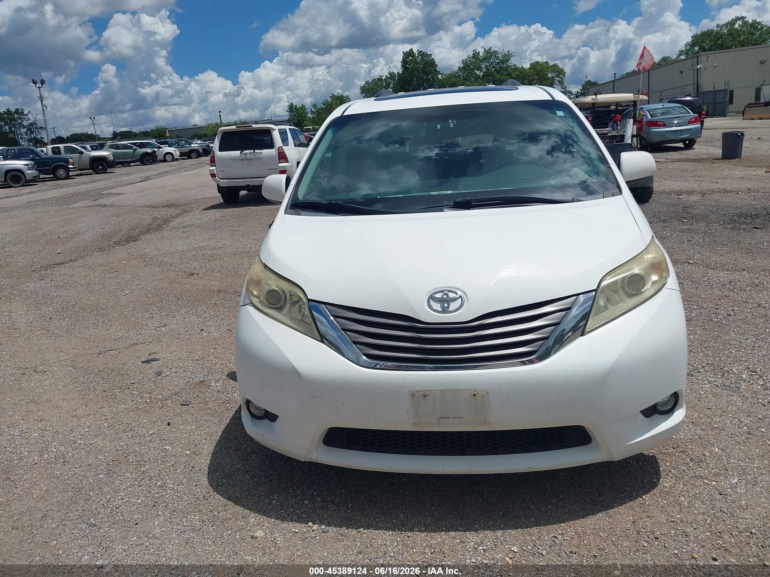 2011 Toyota Sienna Xle V6 Белый vin: 5TDYK3DCXBS127969