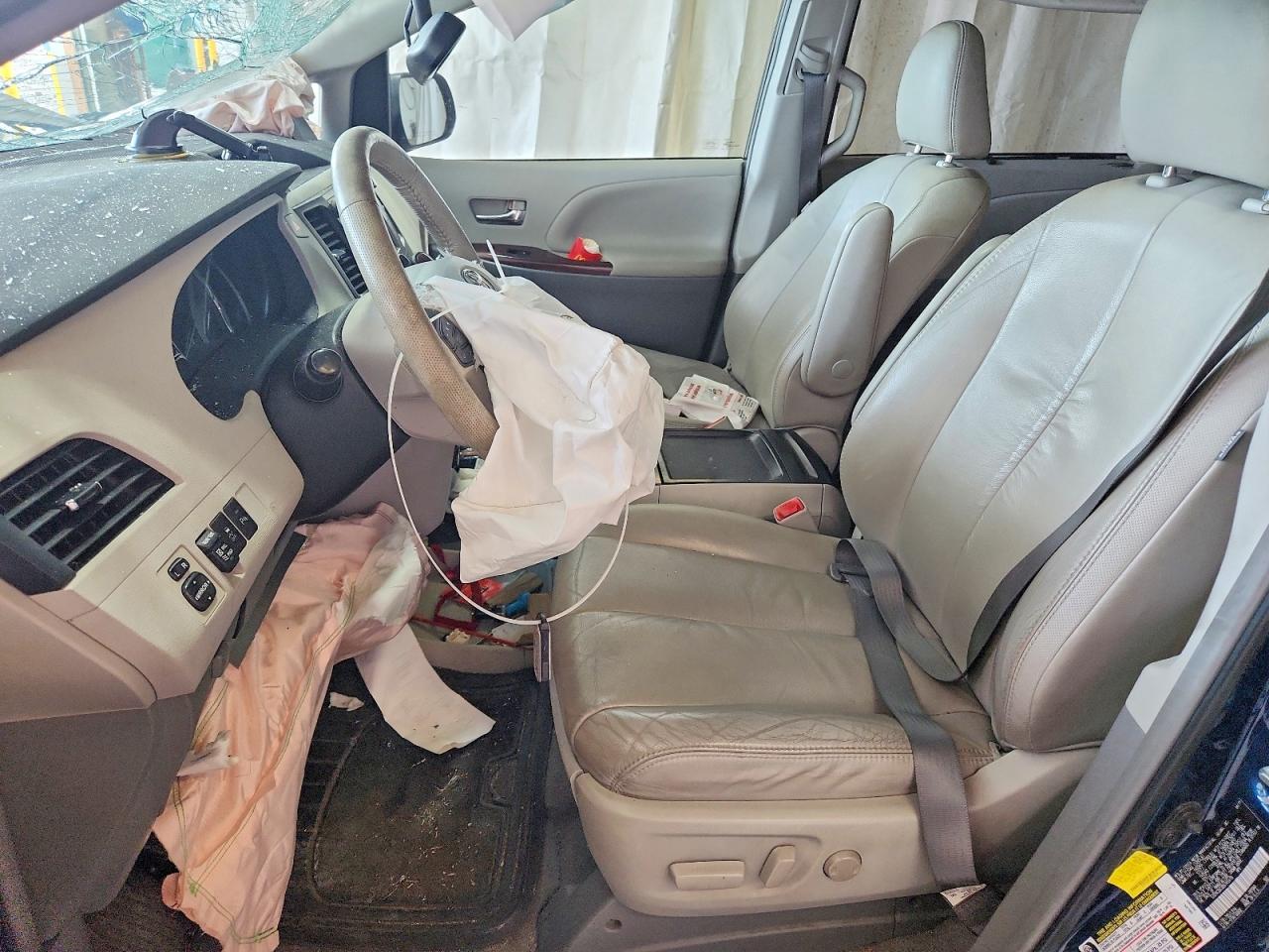 2011 Toyota Sienna Xle 8-passenger Blue vin: 5TDYK3DCXBS145419