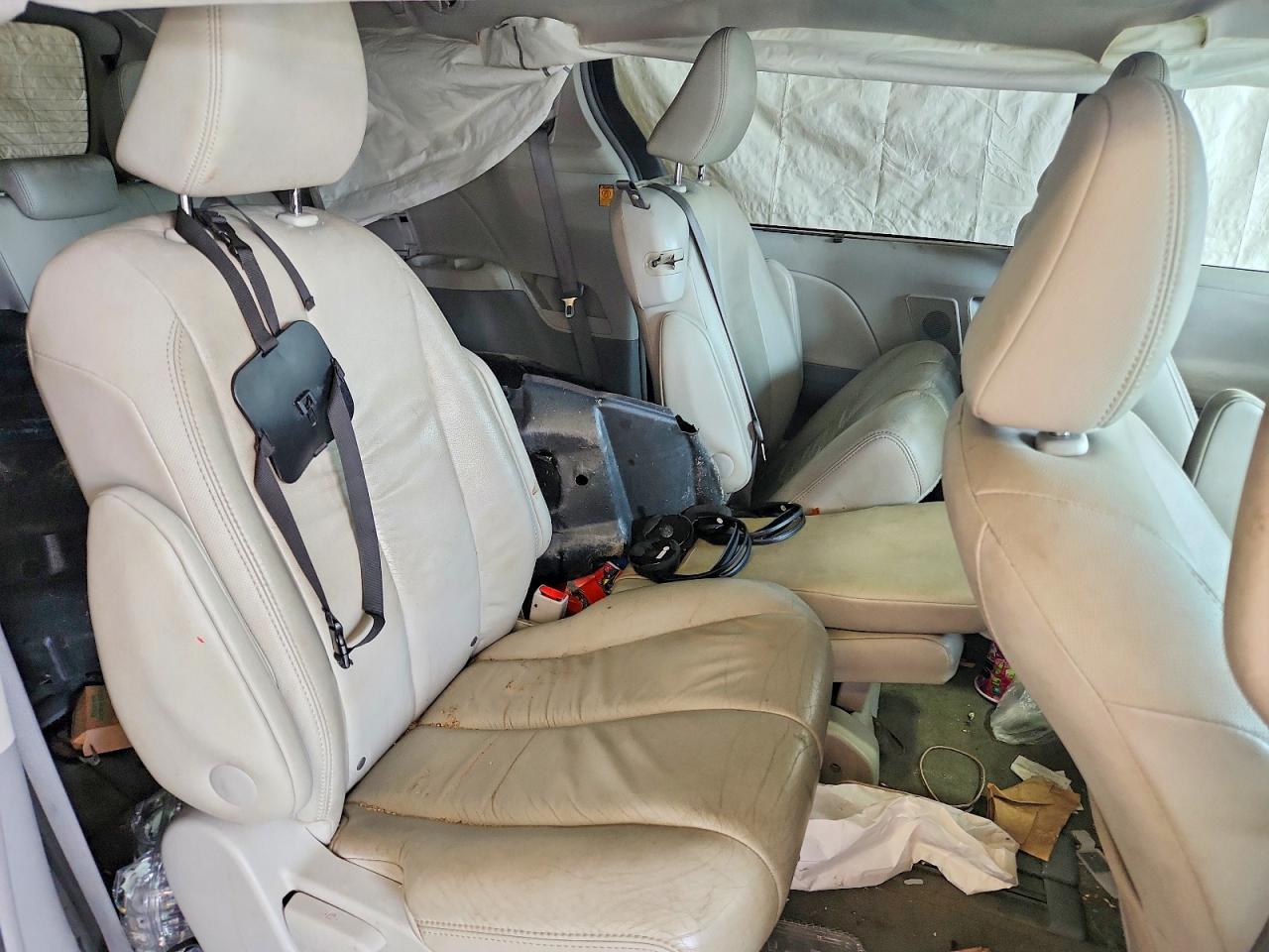 2011 Toyota Sienna Xle 8-passenger Blue vin: 5TDYK3DCXBS145419
