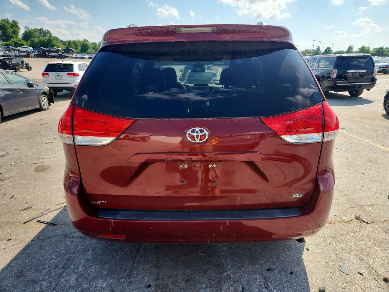 2011 Toyota Sienna Xle 8-passenger Темно-бордовый vin: 5TDYK3DCXBS157375