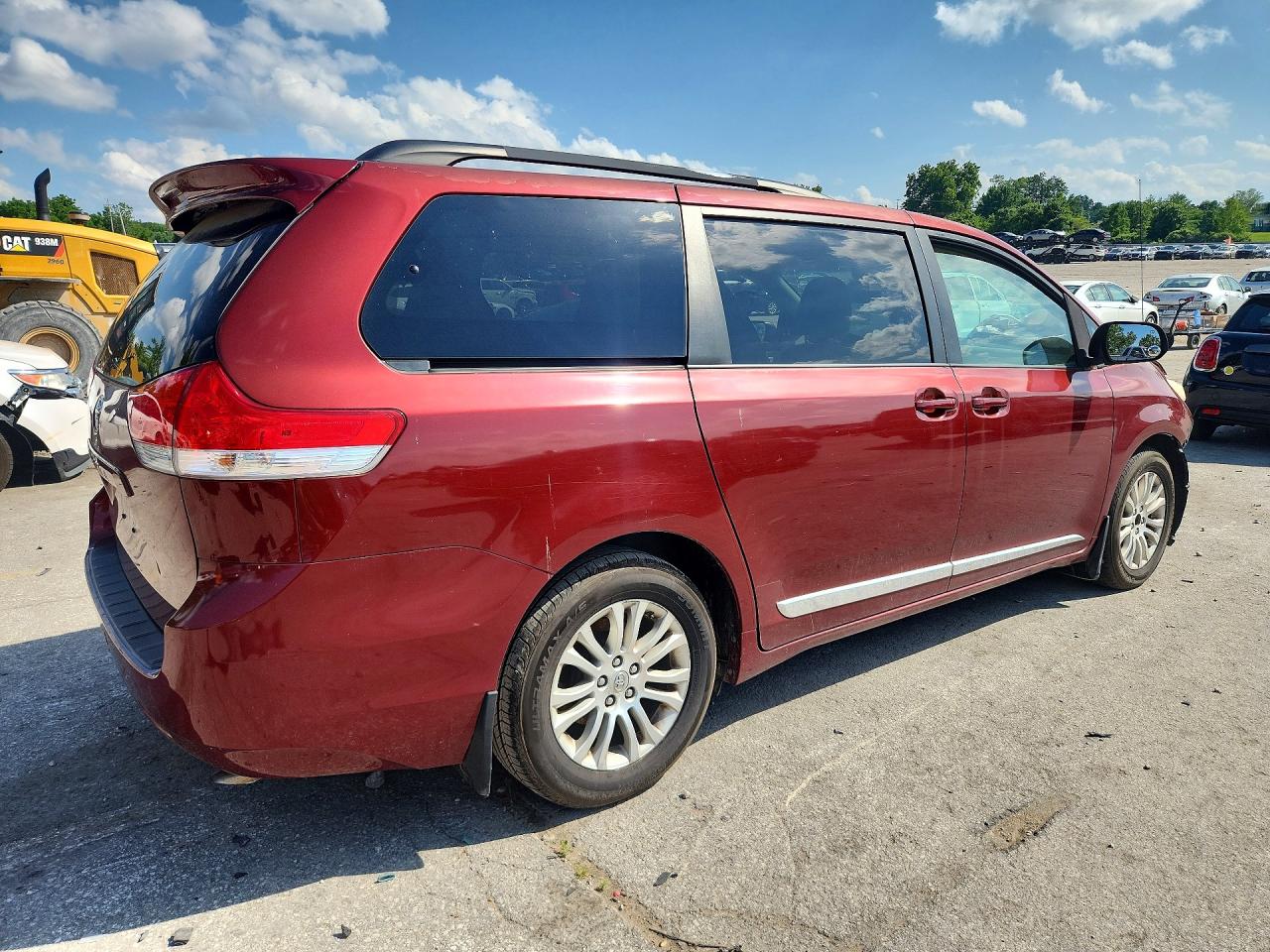 2011 Toyota Sienna Xle 8-passenger Темно-бордовый vin: 5TDYK3DCXBS157375