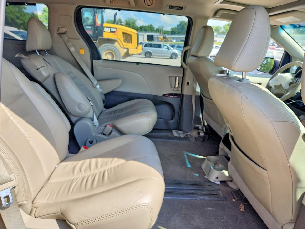 2011 Toyota Sienna Xle 8-passenger Темно-бордовый vin: 5TDYK3DCXBS157375
