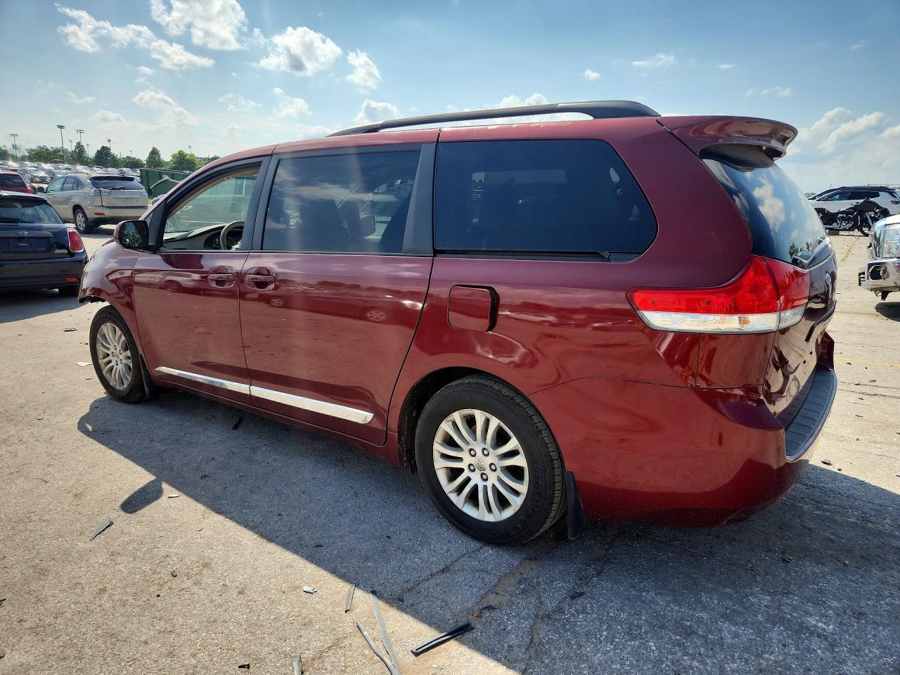2011 Toyota Sienna Xle 8-passenger Темно-бордовый vin: 5TDYK3DCXBS157375