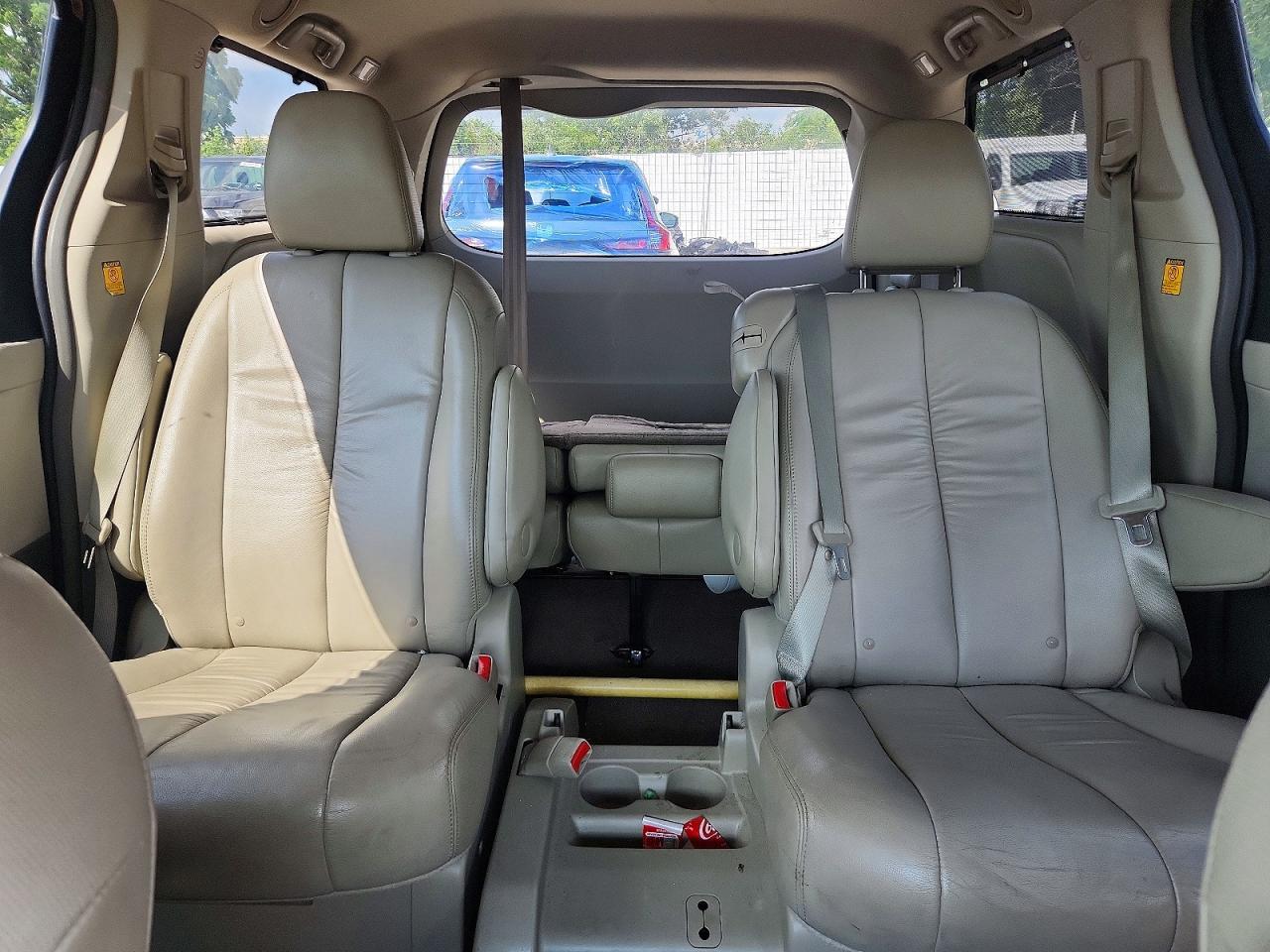 2011 Toyota Sienna Xle 8-passenger Темно-бордовый vin: 5TDYK3DCXBS157375