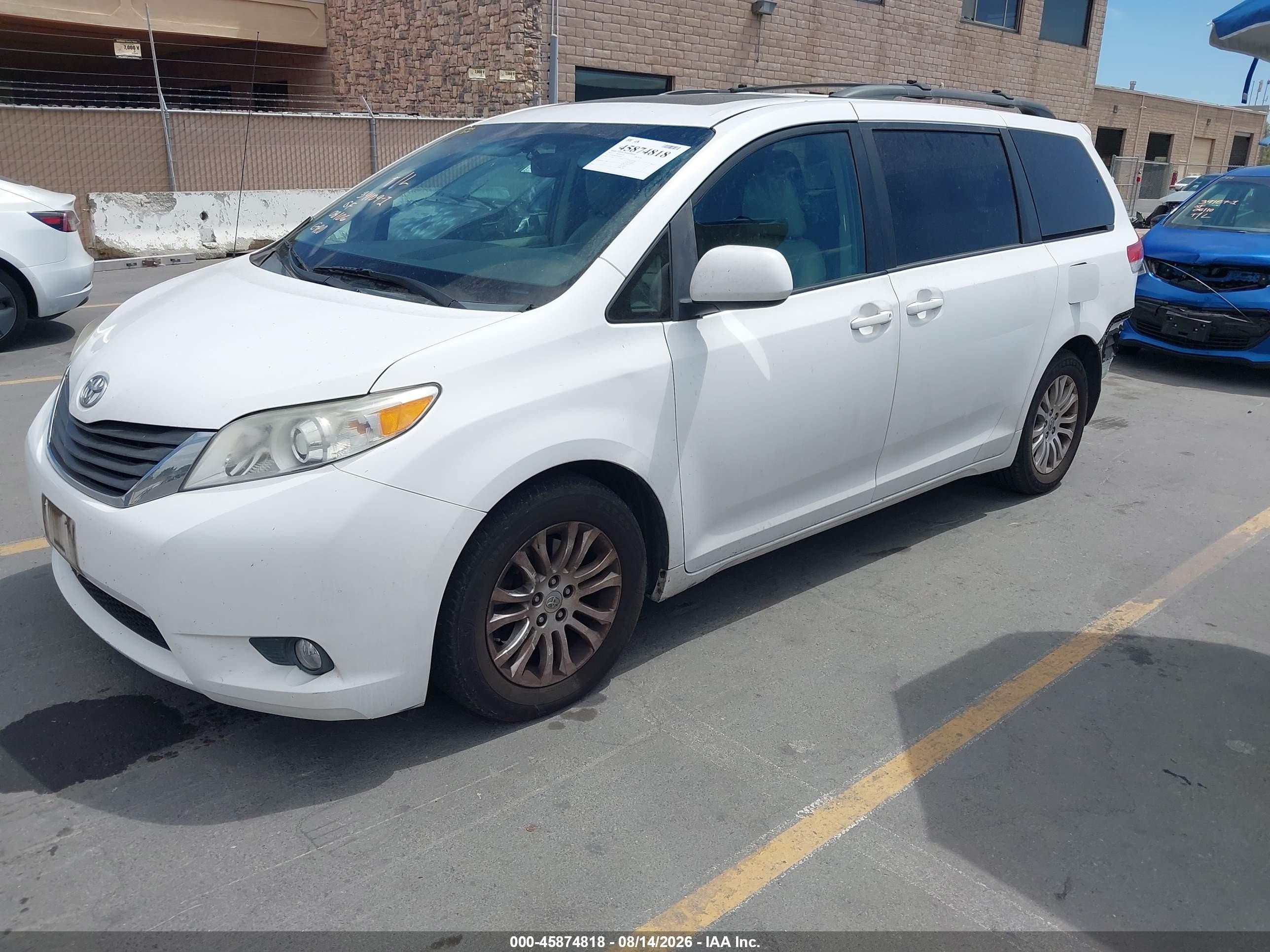 2011 Toyota Sienna Xle V6 White vin: 5TDYK3DCXBS165671
