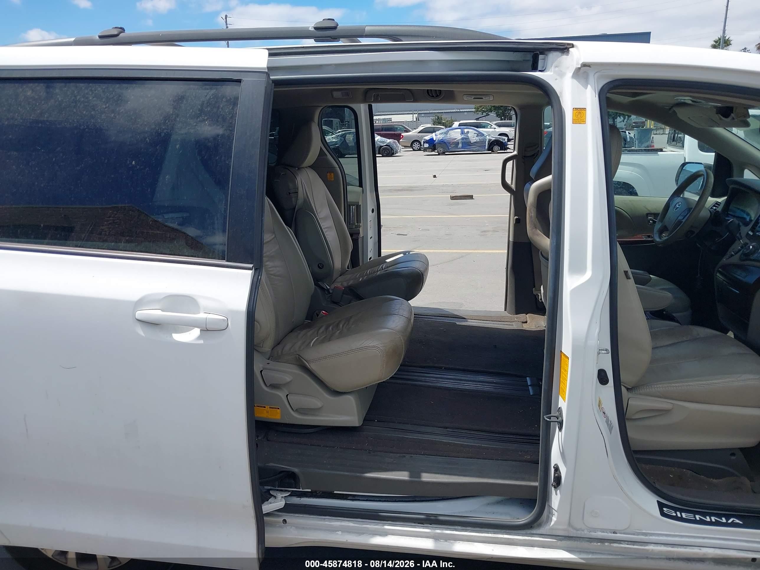 2011 Toyota Sienna Xle V6 White vin: 5TDYK3DCXBS165671