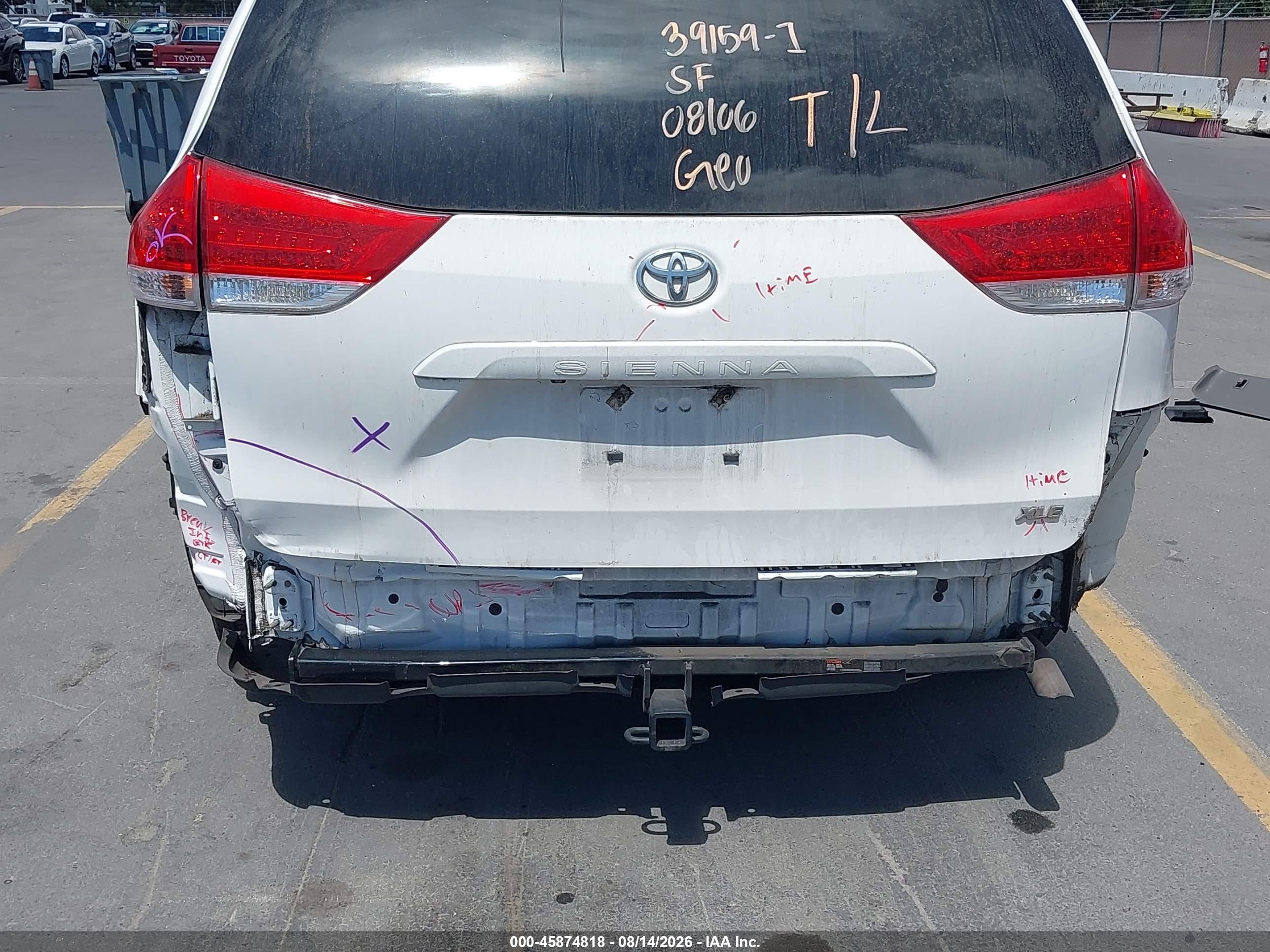 2011 Toyota Sienna Xle V6 White vin: 5TDYK3DCXBS165671