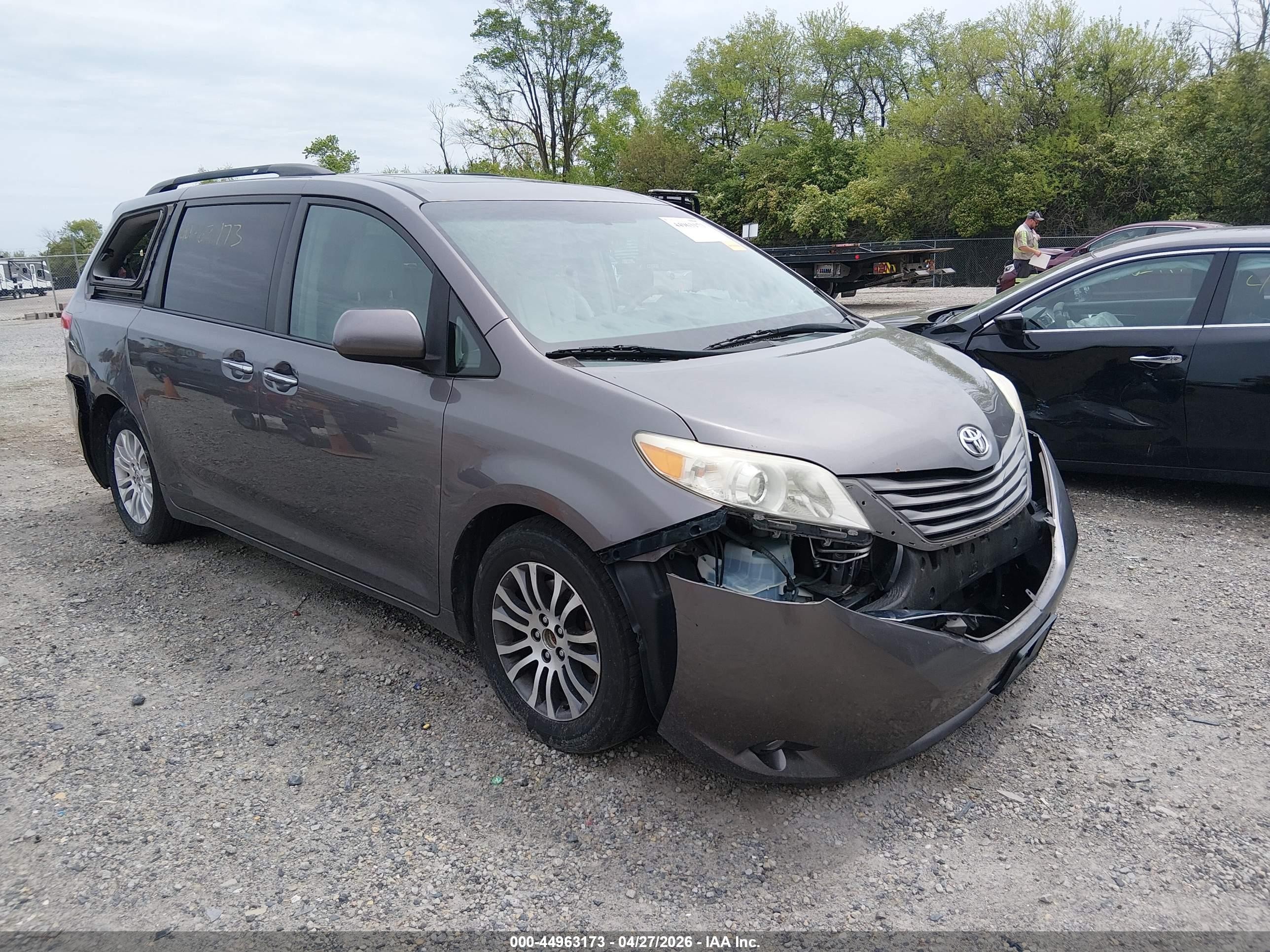 2011 Toyota Sienna Xle V6 Gray vin: 5TDYK3DCXBS171969