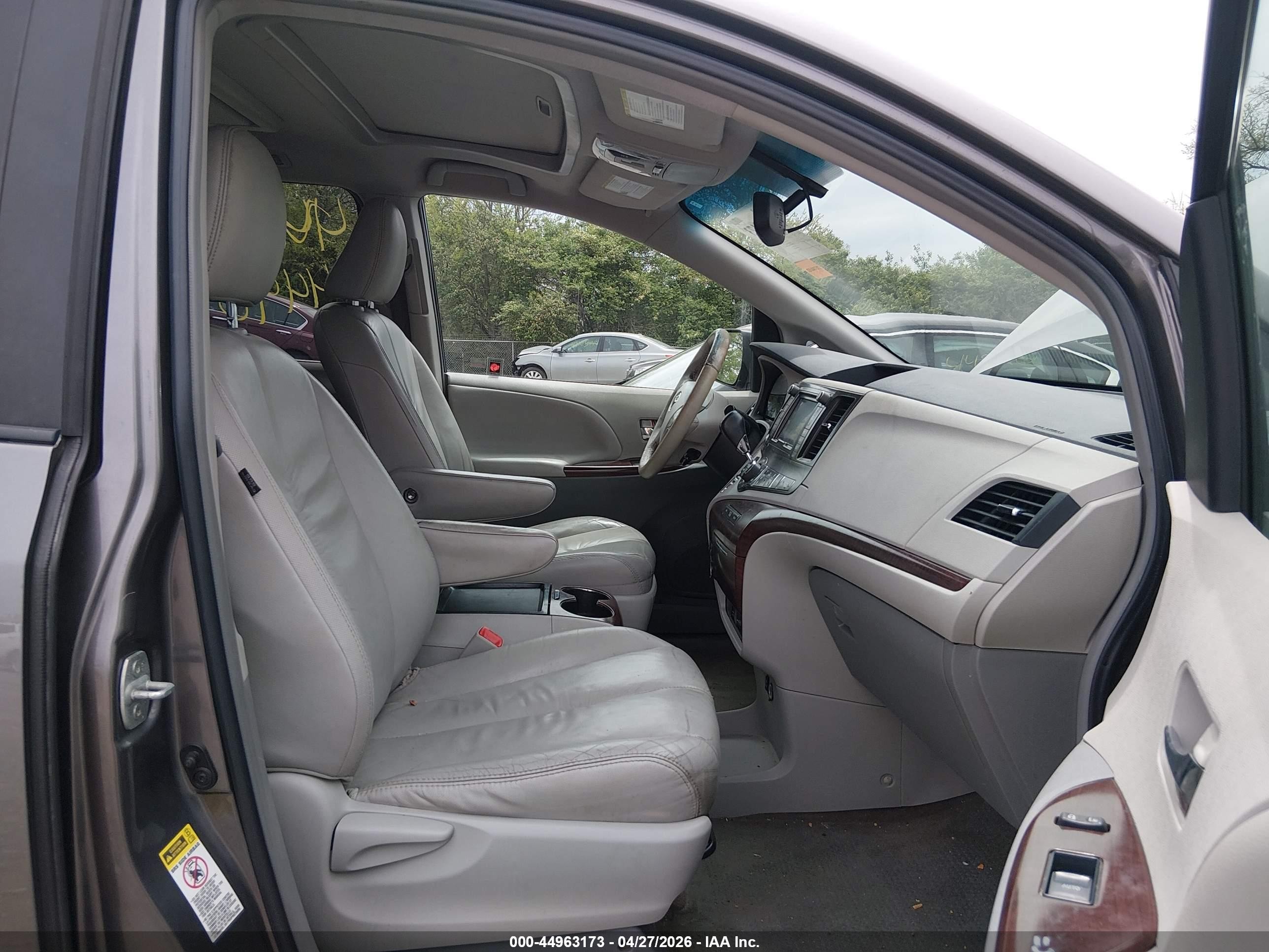 2011 Toyota Sienna Xle V6 Gray vin: 5TDYK3DCXBS171969
