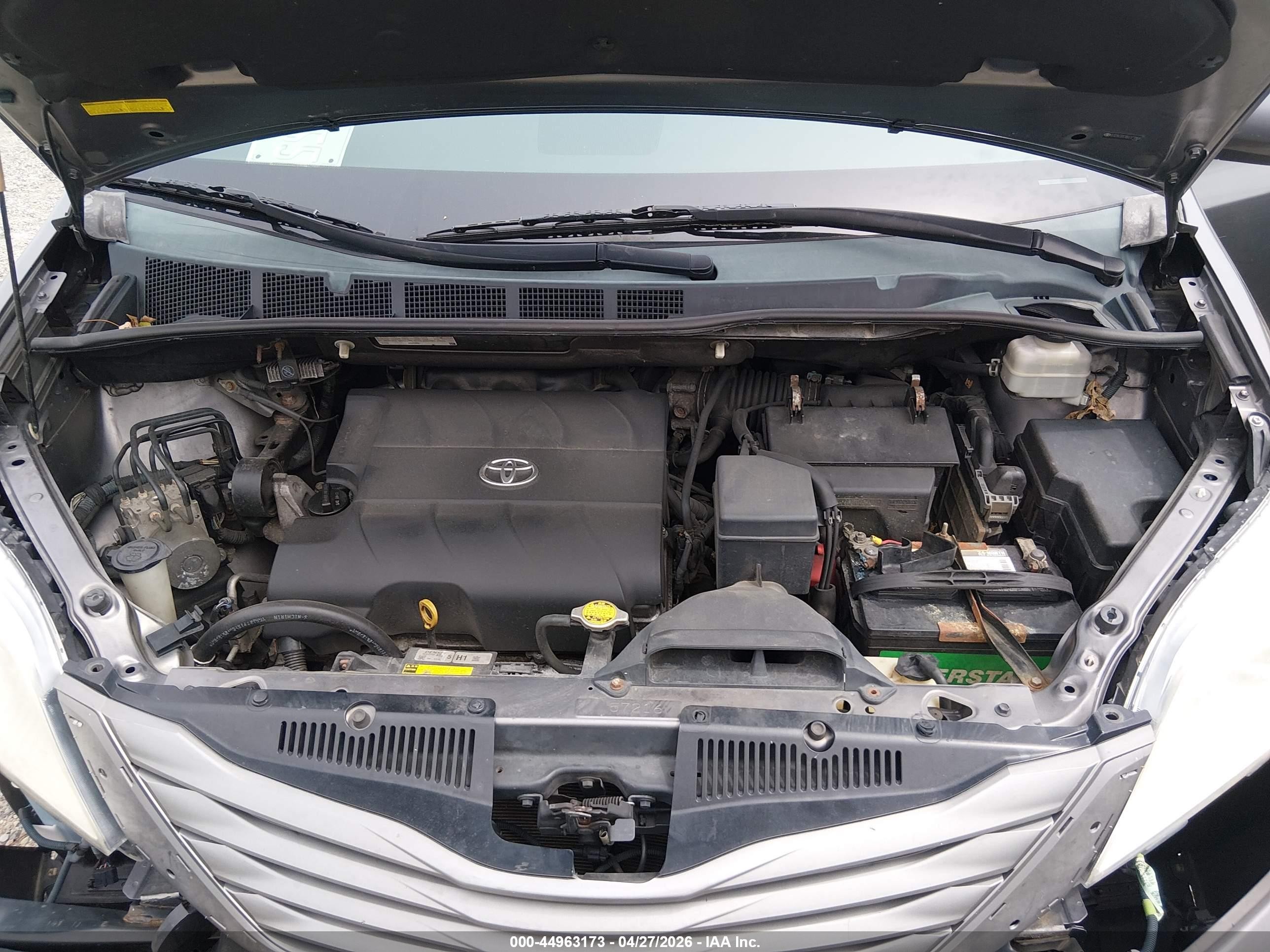 2011 Toyota Sienna Xle V6 Gray vin: 5TDYK3DCXBS171969
