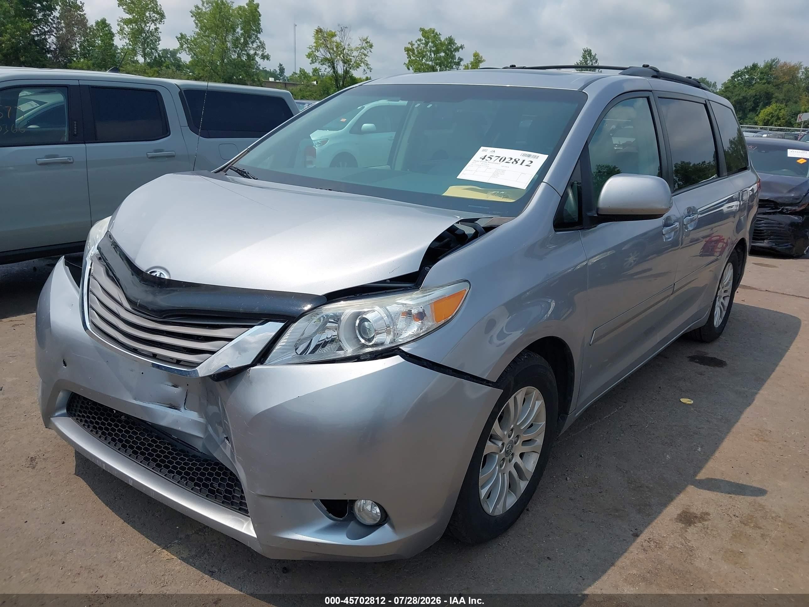 2012 Toyota Sienna Xle V6 8 Passenger Silver vin: 5TDYK3DCXCS184660