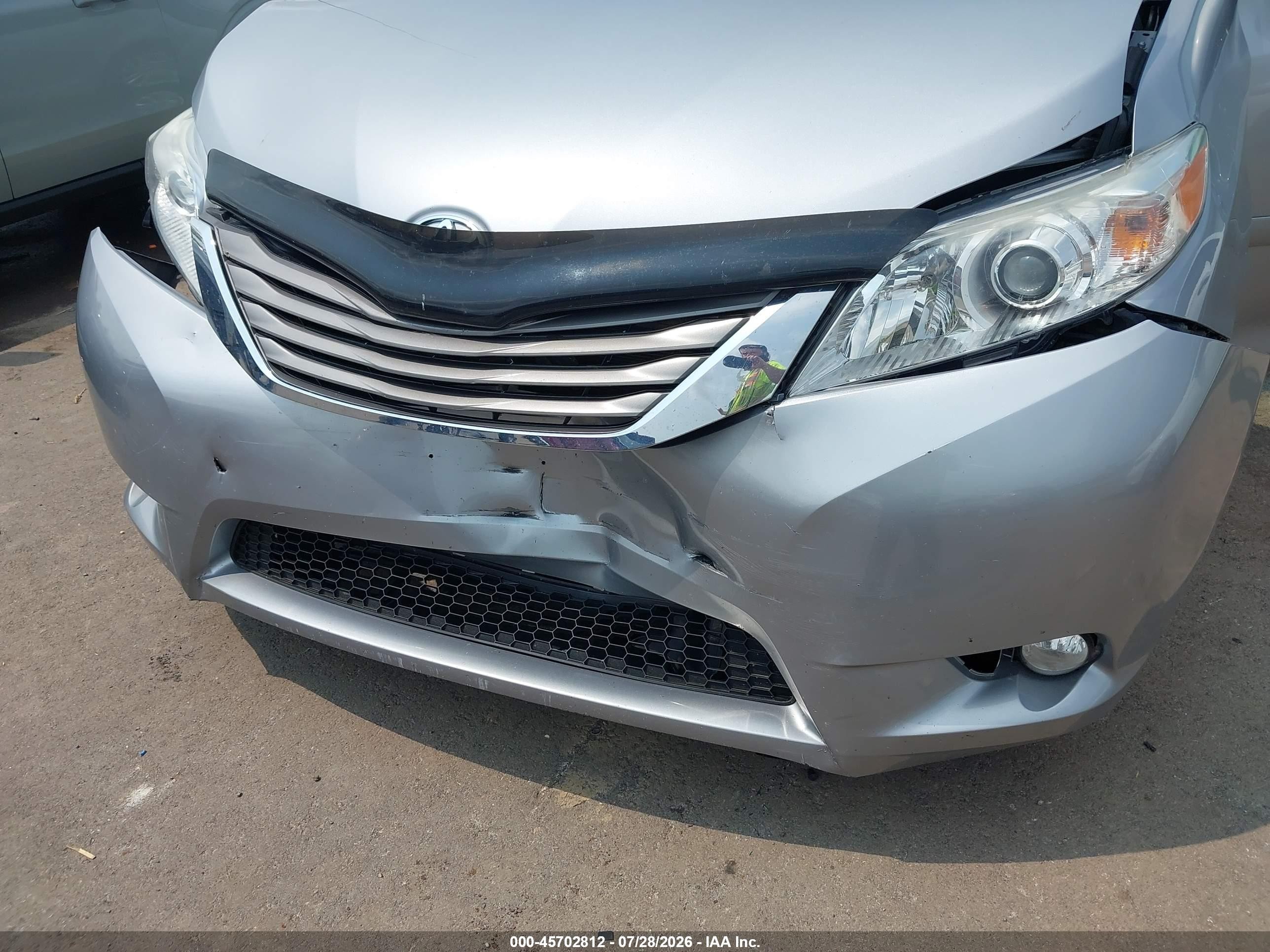 2012 Toyota Sienna Xle V6 8 Passenger Silver vin: 5TDYK3DCXCS184660