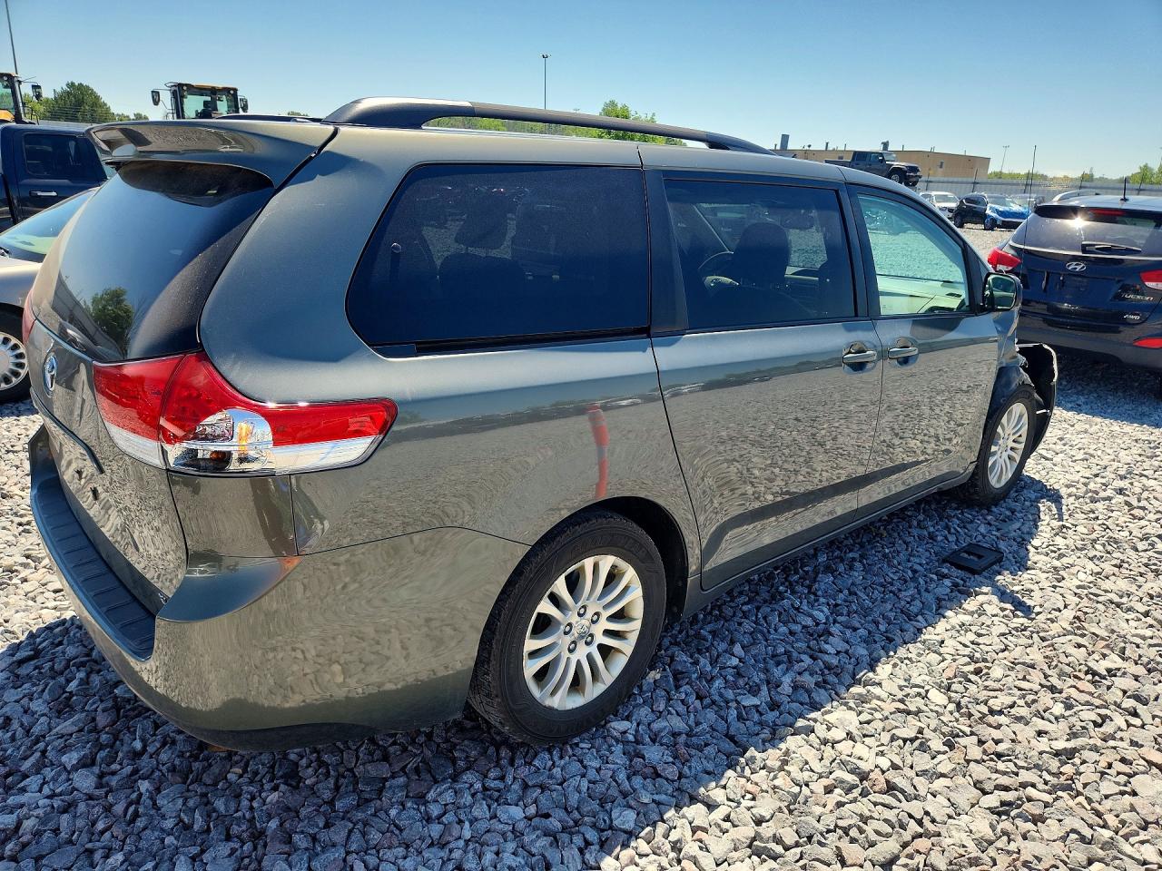2012 Toyota Sienna Xle 8-passenger Green vin: 5TDYK3DCXCS197859