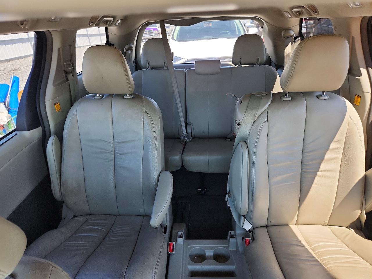 2012 Toyota Sienna Xle 8-passenger Green vin: 5TDYK3DCXCS197859