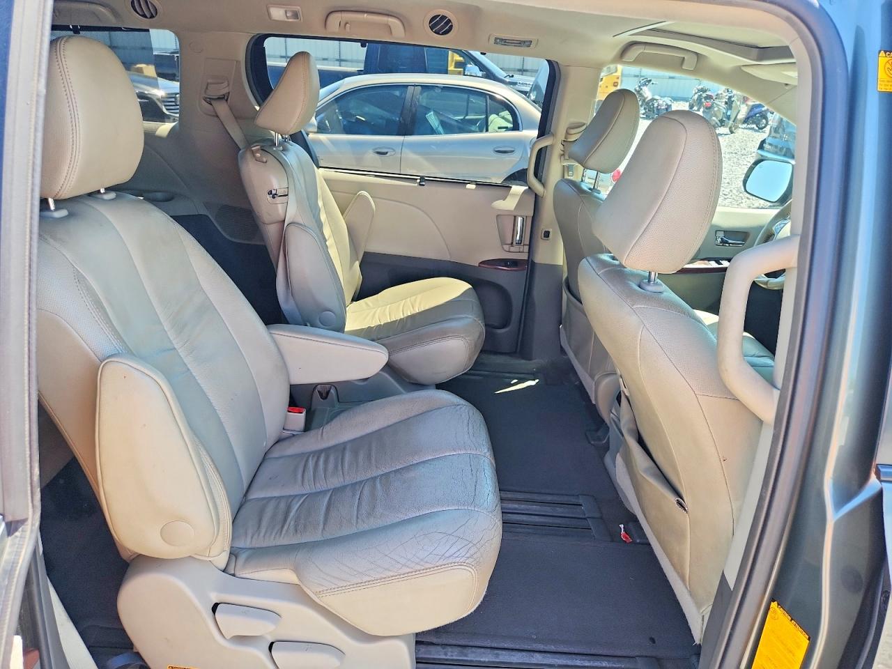 2012 Toyota Sienna Xle 8-passenger Green vin: 5TDYK3DCXCS197859