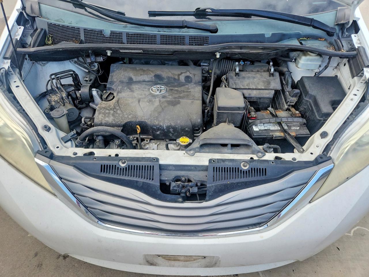 2012 Toyota Sienna Xle 8-passenger White vin: 5TDYK3DCXCS208424