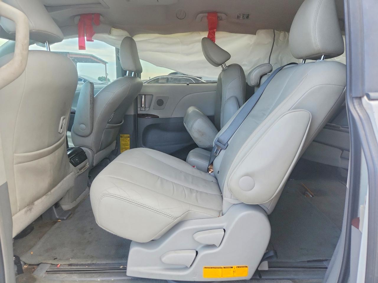 2012 Toyota Sienna Xle 8-passenger White vin: 5TDYK3DCXCS208424
