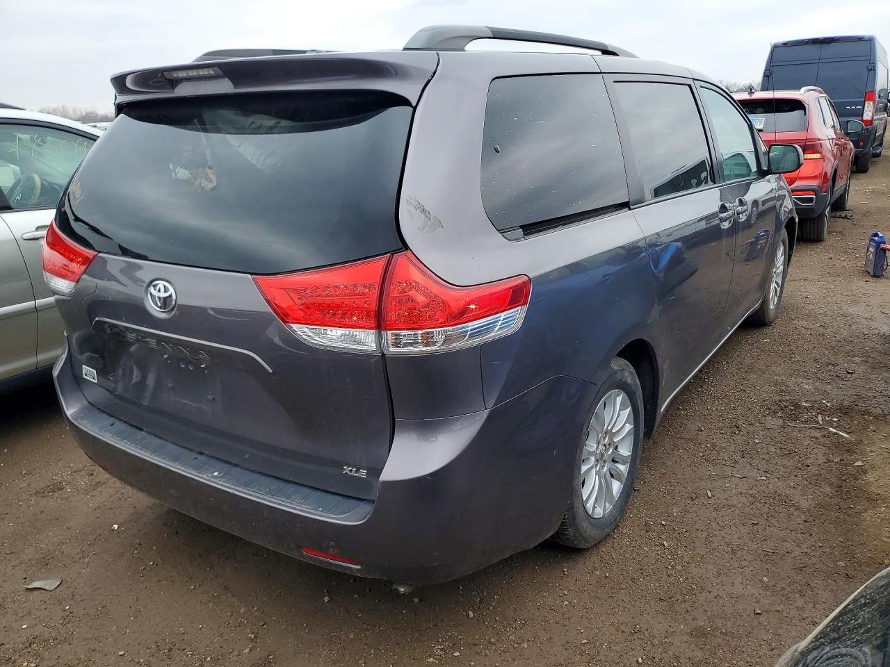 2012 Toyota Sienna Xle 8-passenger Gray vin: 5TDYK3DCXCS232478